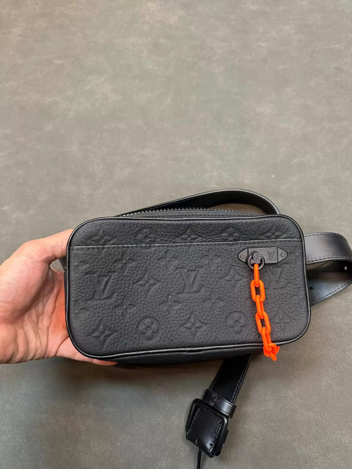 Louis Vuitton LV Pochette Volga Monogram Leather Chain Bag Black Size ONE SIZE - 1 Thumbnail