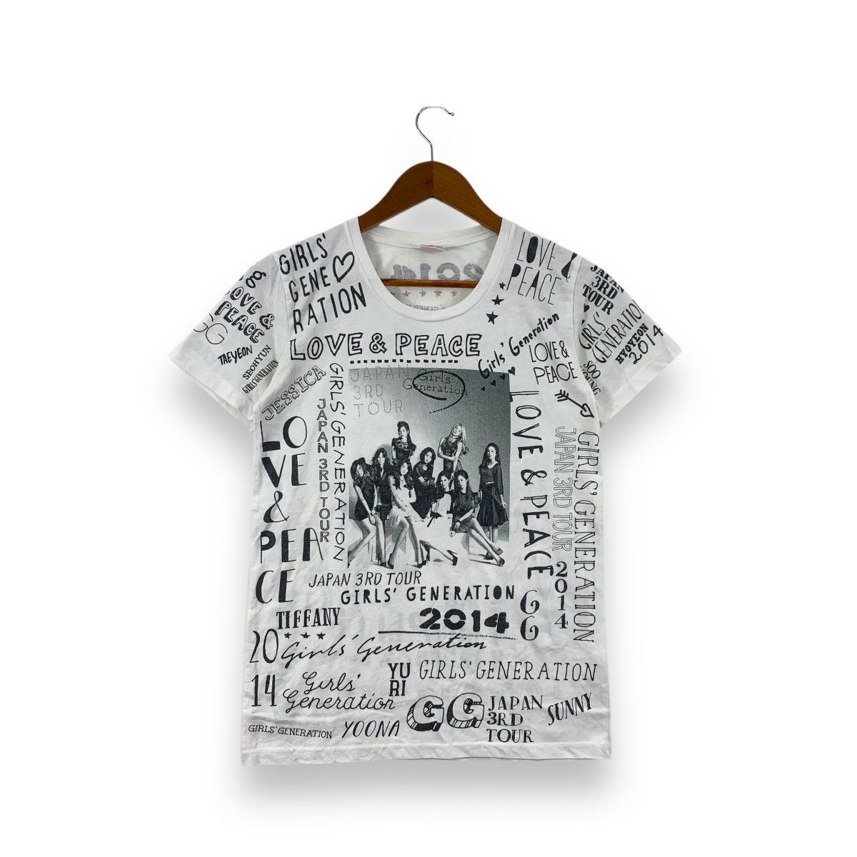 Band Tees GIRLS GENERATION SNSD Love Peace Japan Tour 2014 Tee Shirt Size S / US 4 / IT 40 - 1 Thumbnail