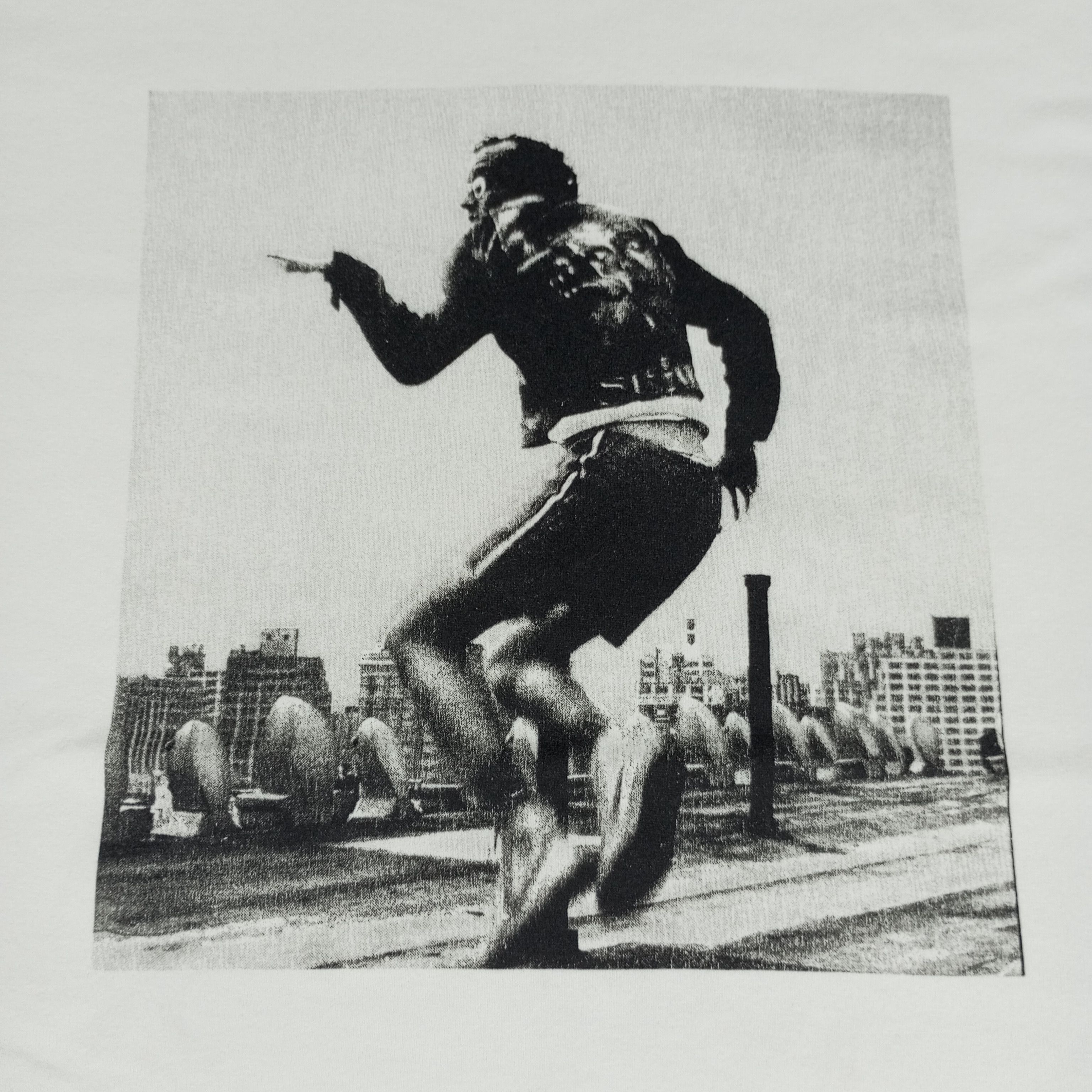 Keith Haring × Vintage Keith Haring X Japanese Brand Uniqlo Streetwear Tshirt Size US L / EU 52-54 / 3 - 2 Thumbnail