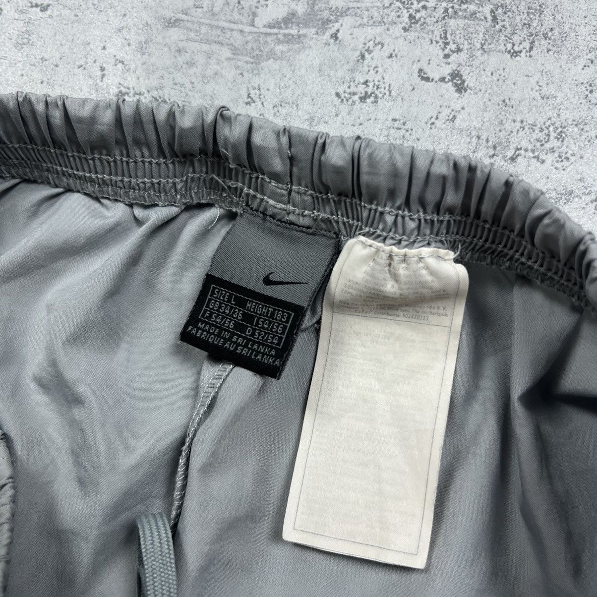 Nike 90s NIKE SWOOSH VINTAGE Y2K GORPCORE PARACHUTE RETRO PANTS Size US 32 / EU 48 - 5 Thumbnail