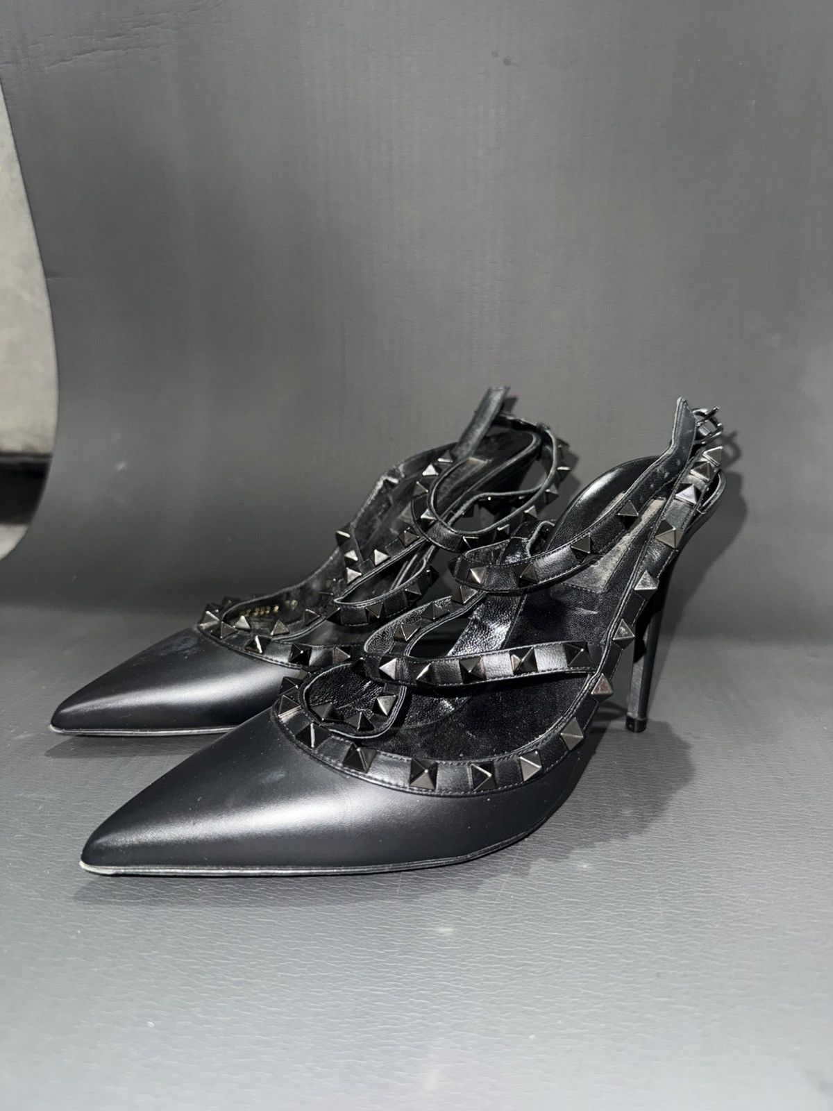 Valentino Valentino Rockstud Ankle Strap Pump Limited Edition ALLBLACK Size US 9 / IT 39 - 6 Thumbnail