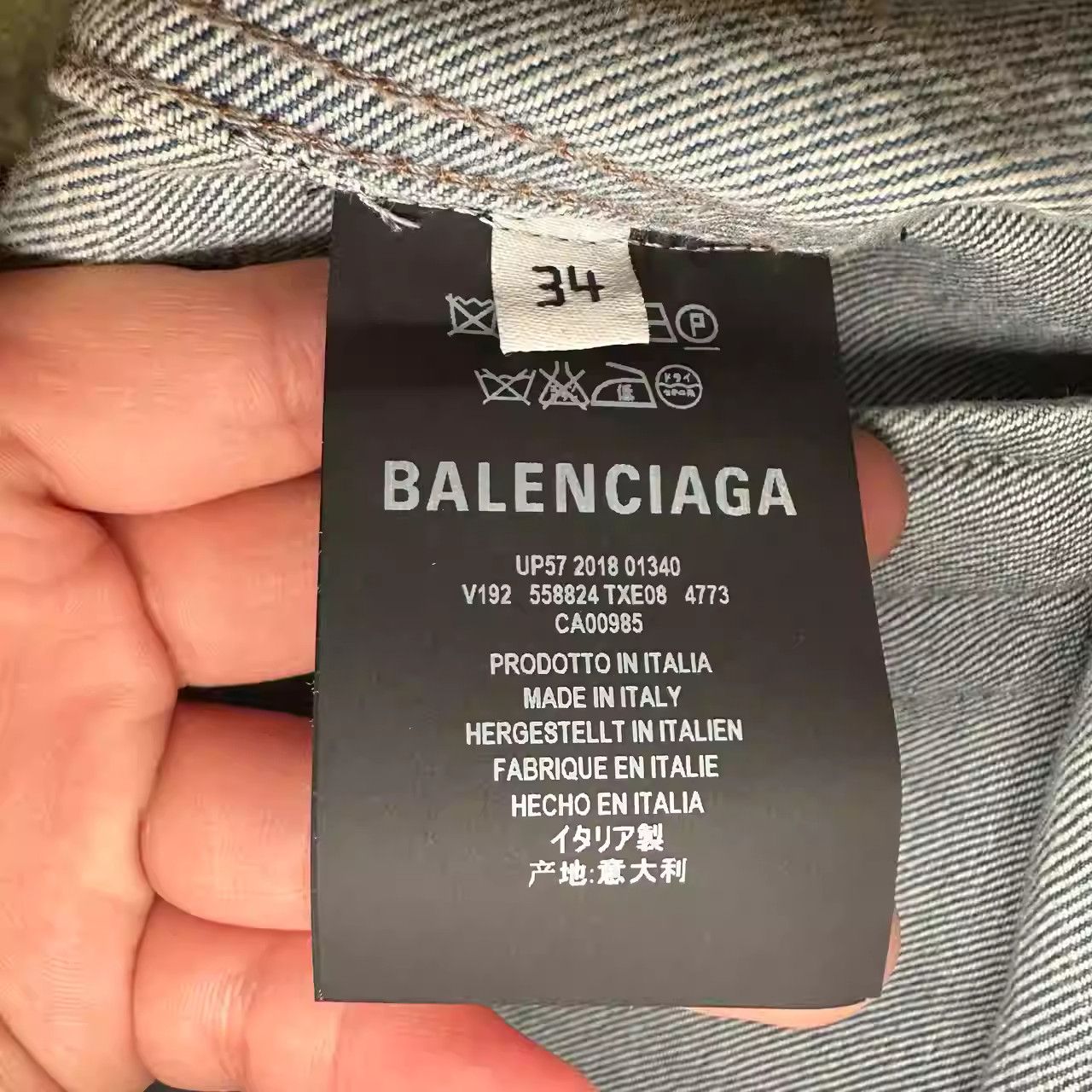 Balenciaga Balenciaga SS19 Denim Jacket Covered In Graffiti Size US S / EU 44-46 / 1 - 6 Thumbnail