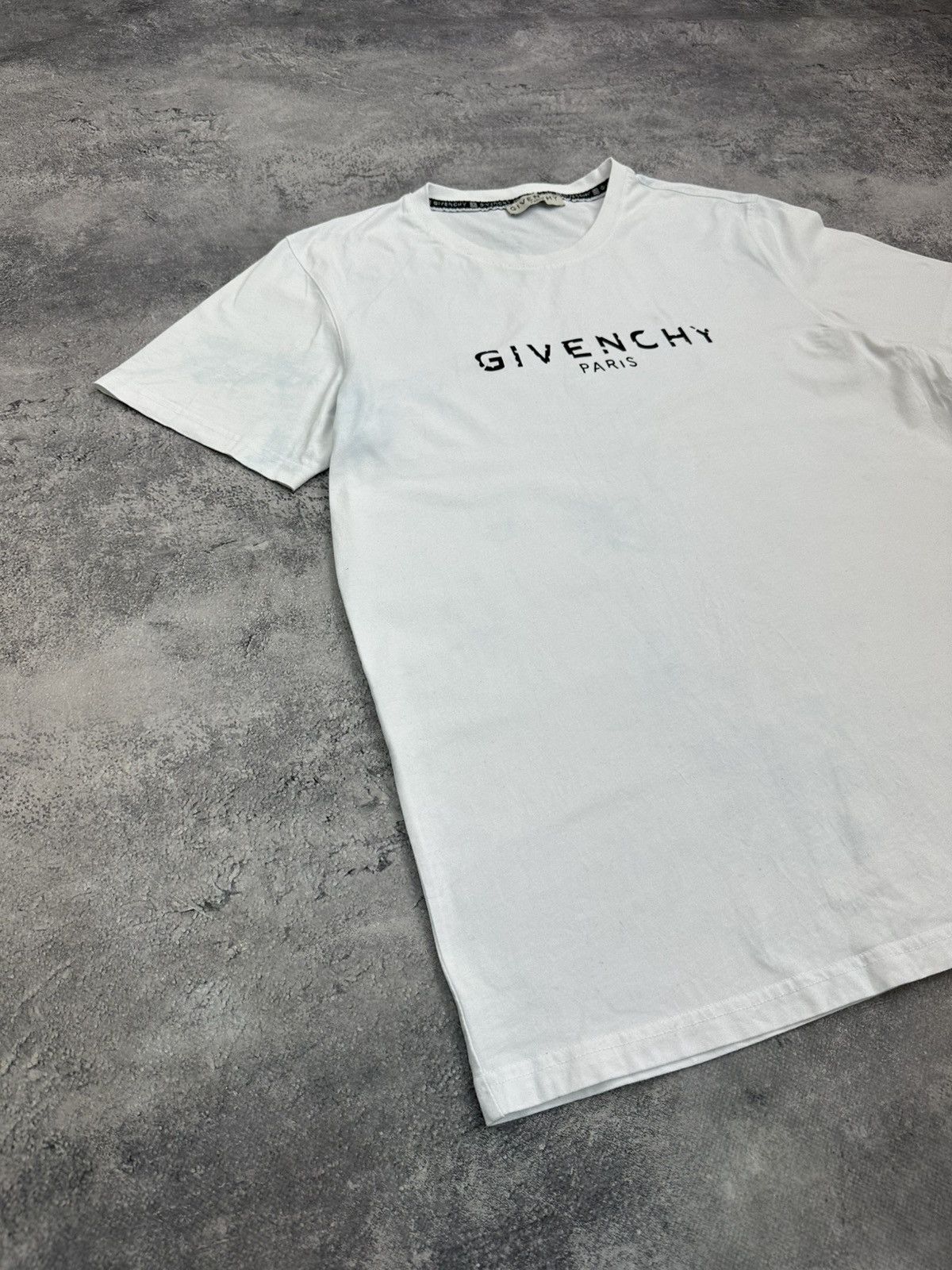 Givenchy Givenchy Paris T-Shirt Centre Logo White Luxury Tee Size L Size US L / EU 52-54 / 3 - 3 Thumbnail