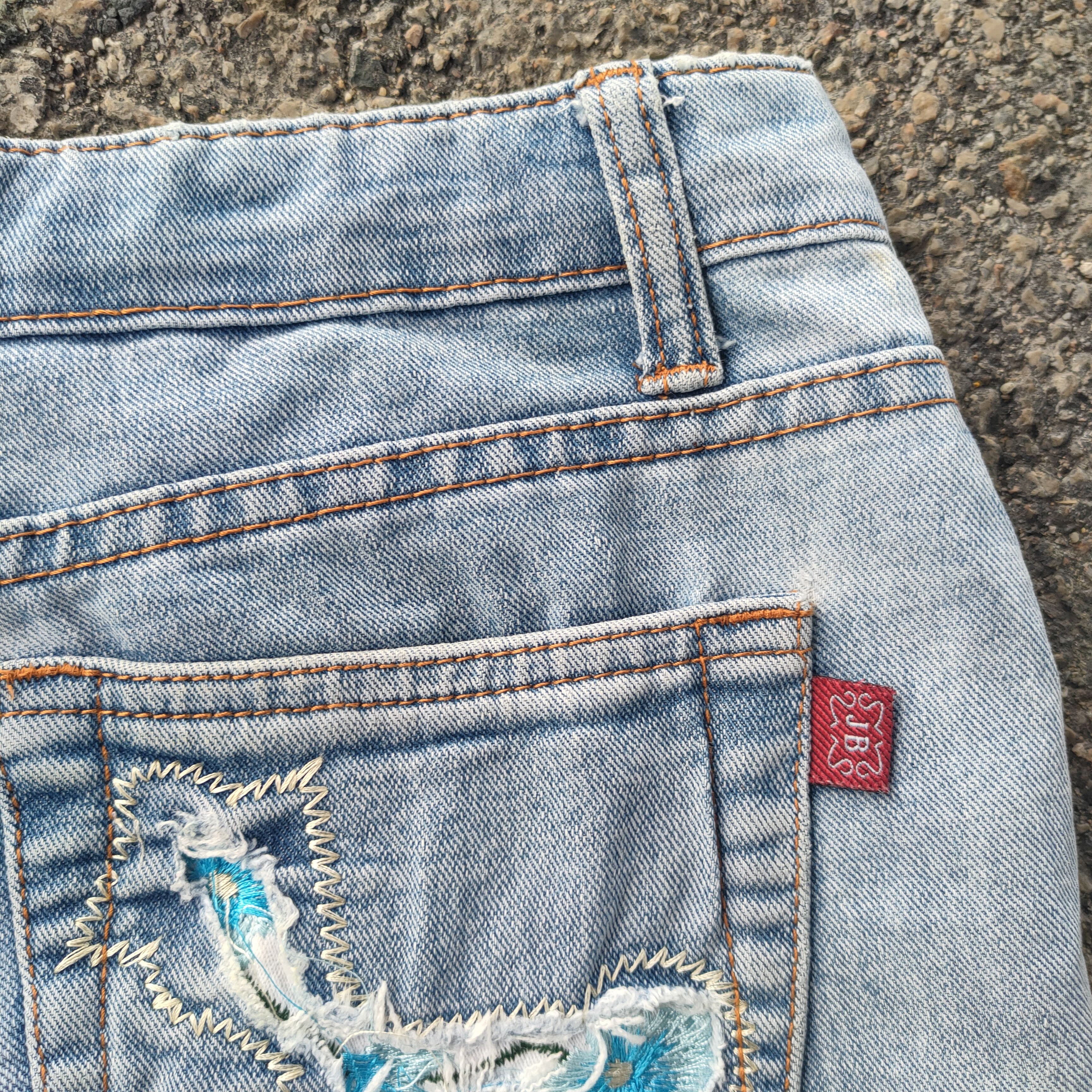Japanese Brand FLARE VINTAGE JAPANESE EMBROIDERED FLOWER JEANS DENIM PANTS Size US 30 / EU 46 - 12 Thumbnail