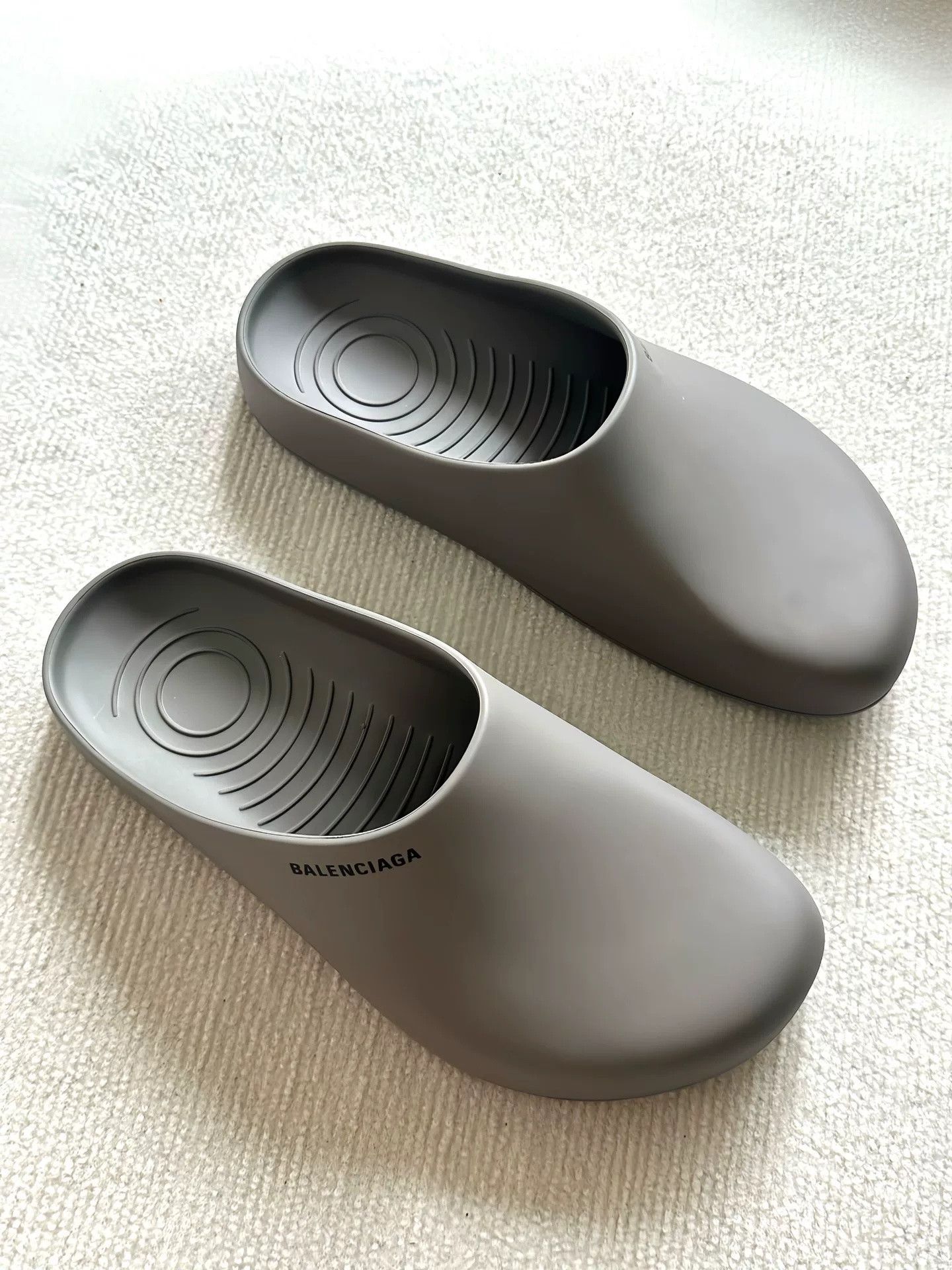 Balenciaga Balenciaga Pearl Gray Closed-Toe Mules Size US 10 / EU 43 - 2 Thumbnail