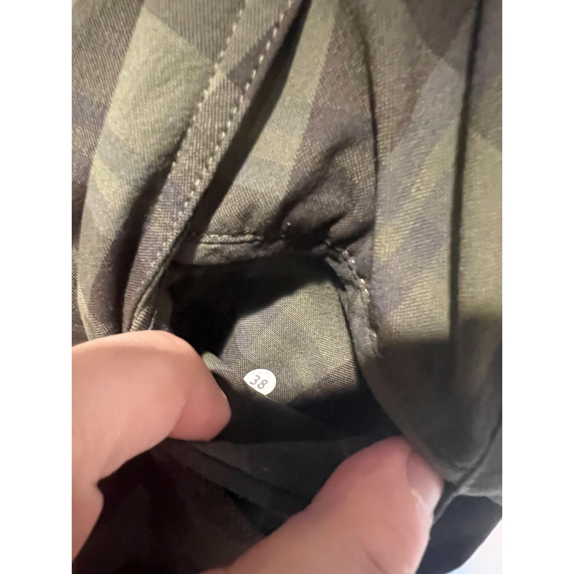 Lululemon Vintage Lululemon Mens Shorts - Size 38 Size US 38 / EU 54 - 3 Thumbnail