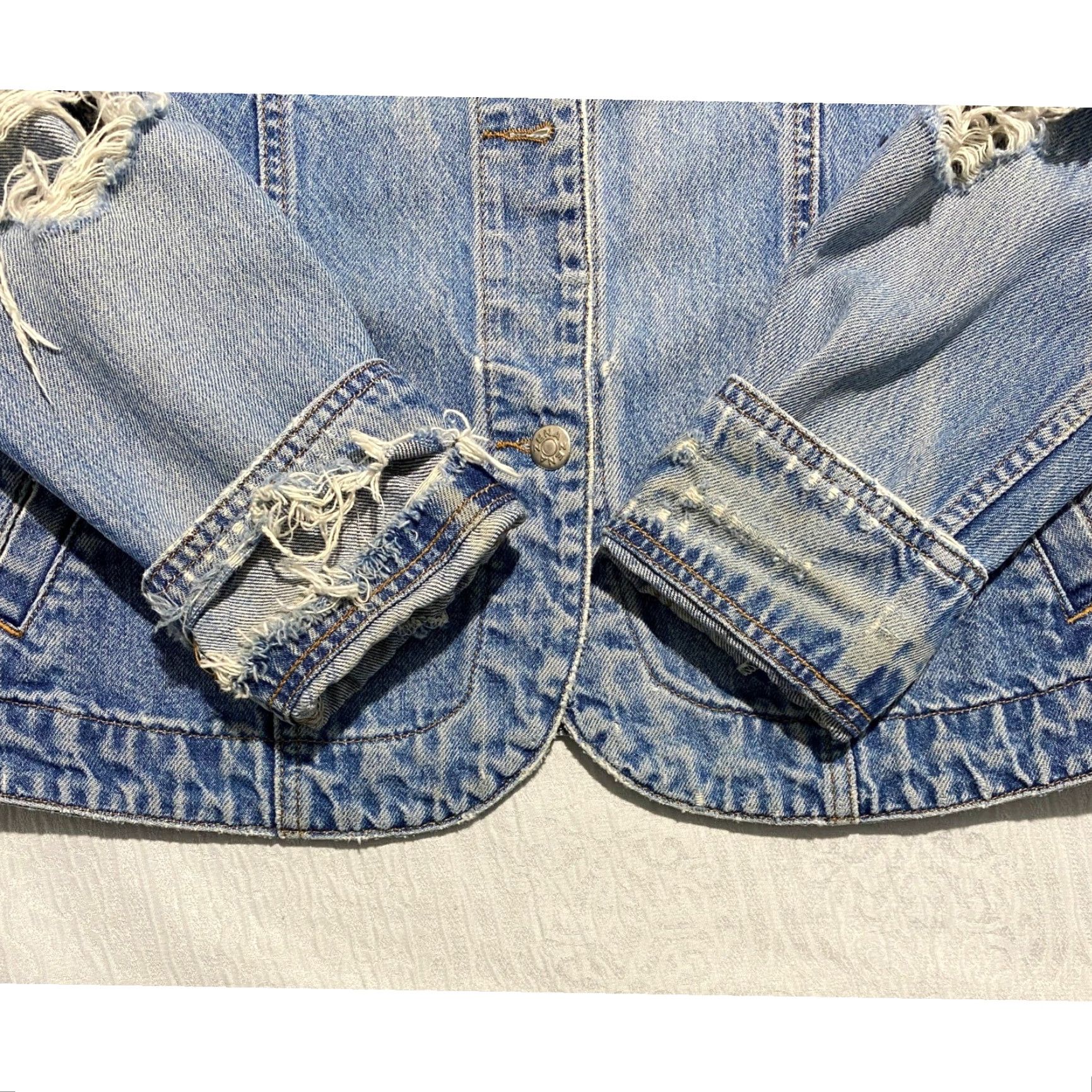 Vintage VINTAGE Zena Jeans Denim Jacket Women XL Short Blue Distressed Ripped Casual Button Front Pockets Collared Size 40" / US 18 - 4 Thumbnail