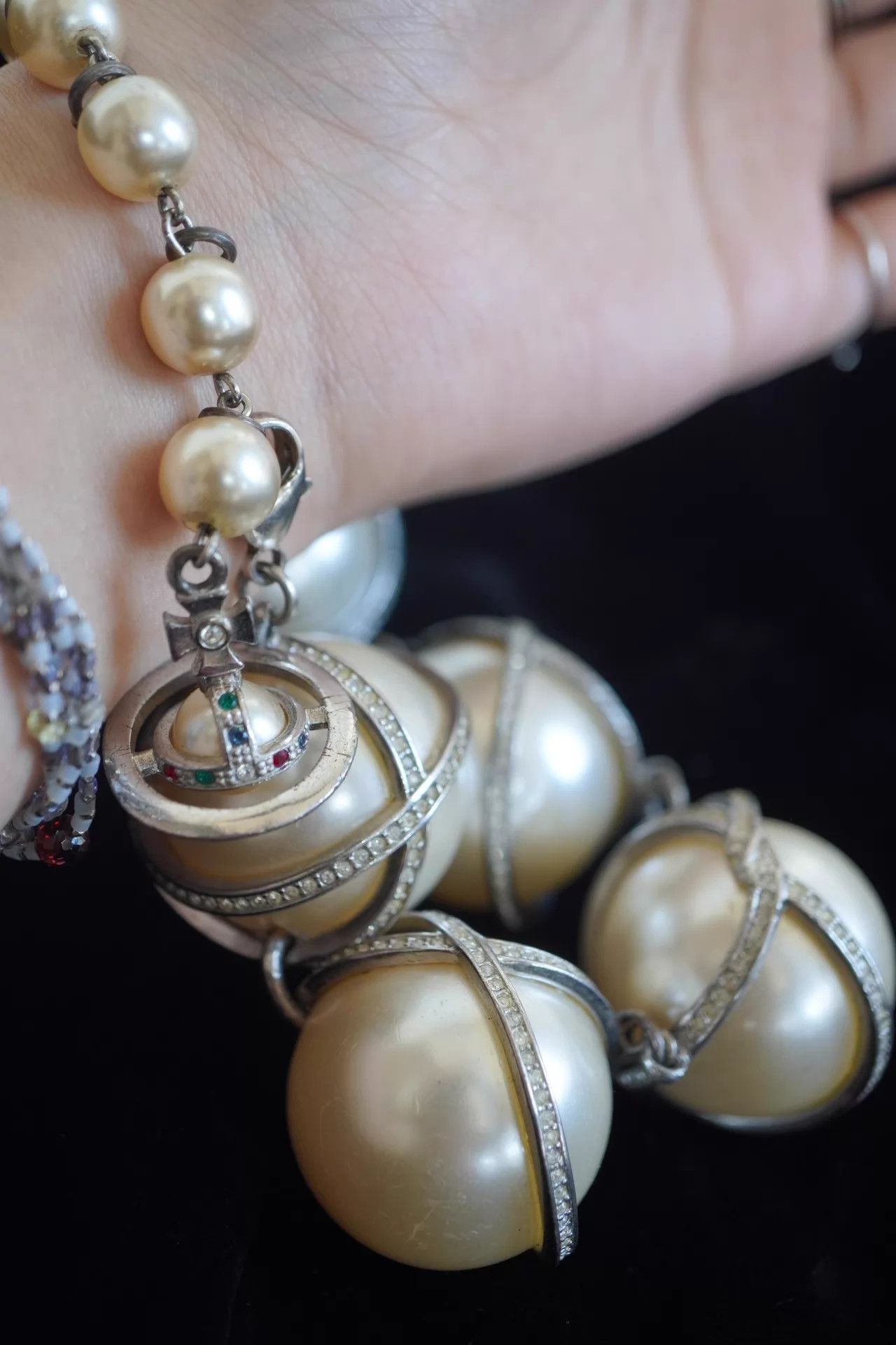 Vivienne Westwood Vivienne Westwood 1999 Giant Pearl Bracelet Worn Size ONE SIZE - 7 Thumbnail