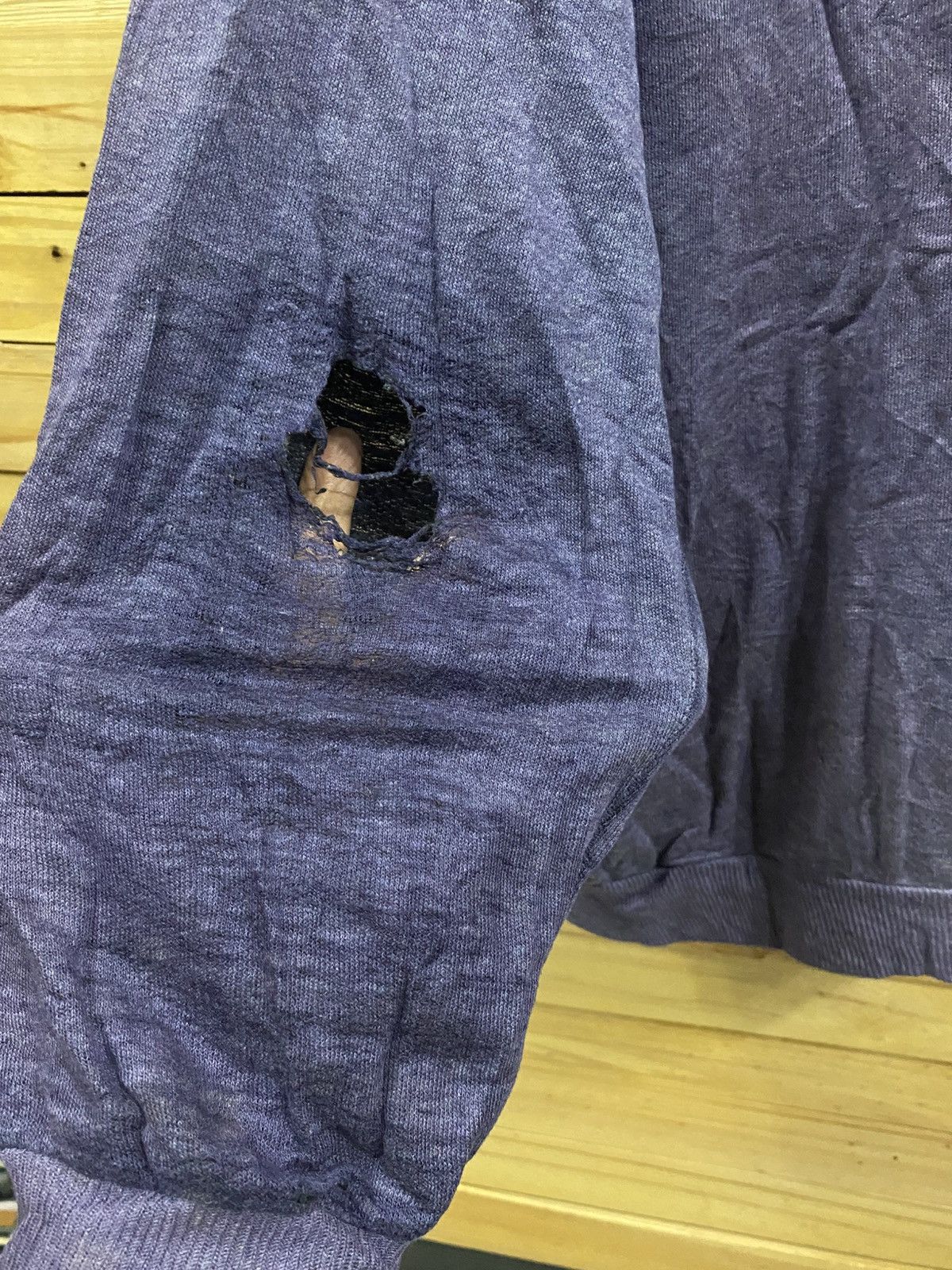 Valentino Vintage distressed VALENTINO crewneck sweatshirt Size US XL / EU 56 / 4 - 7 Thumbnail
