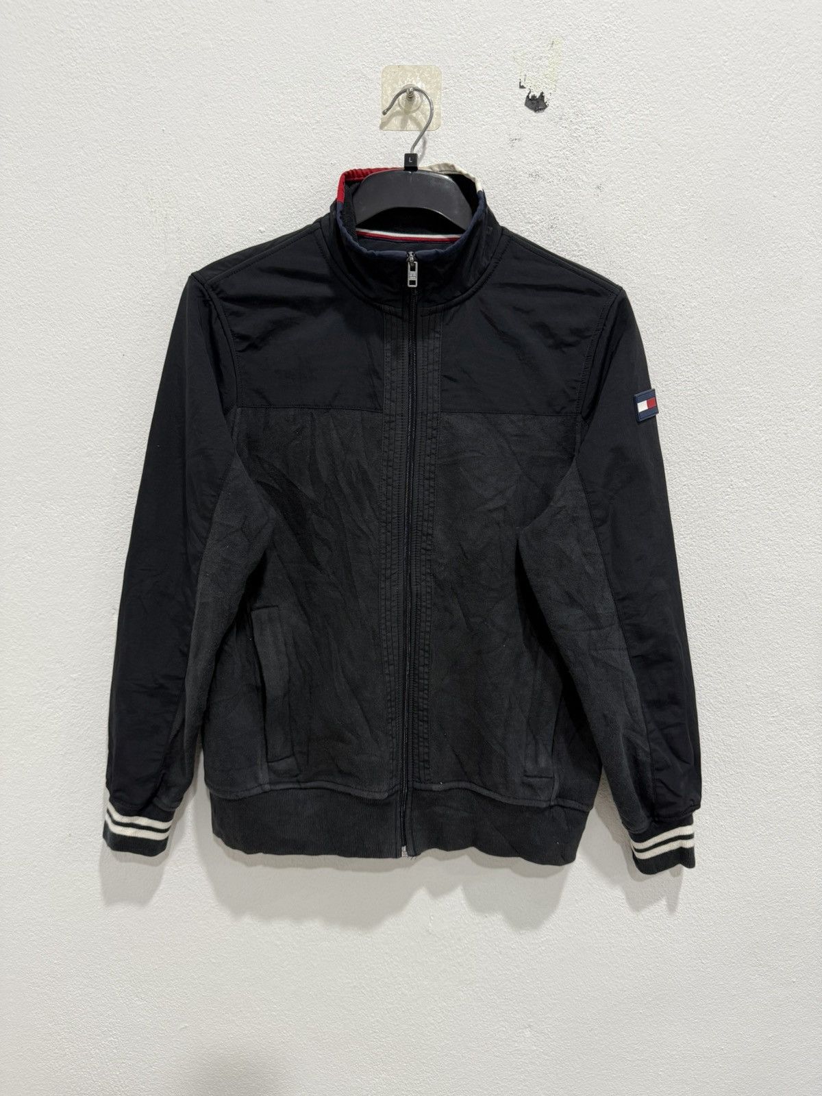 Tommy Hilfiger vintage 90s TOMMY HILFIGER Black Zipper Sweater Casual Size US M / EU 48-50 / 2 - 1 Thumbnail