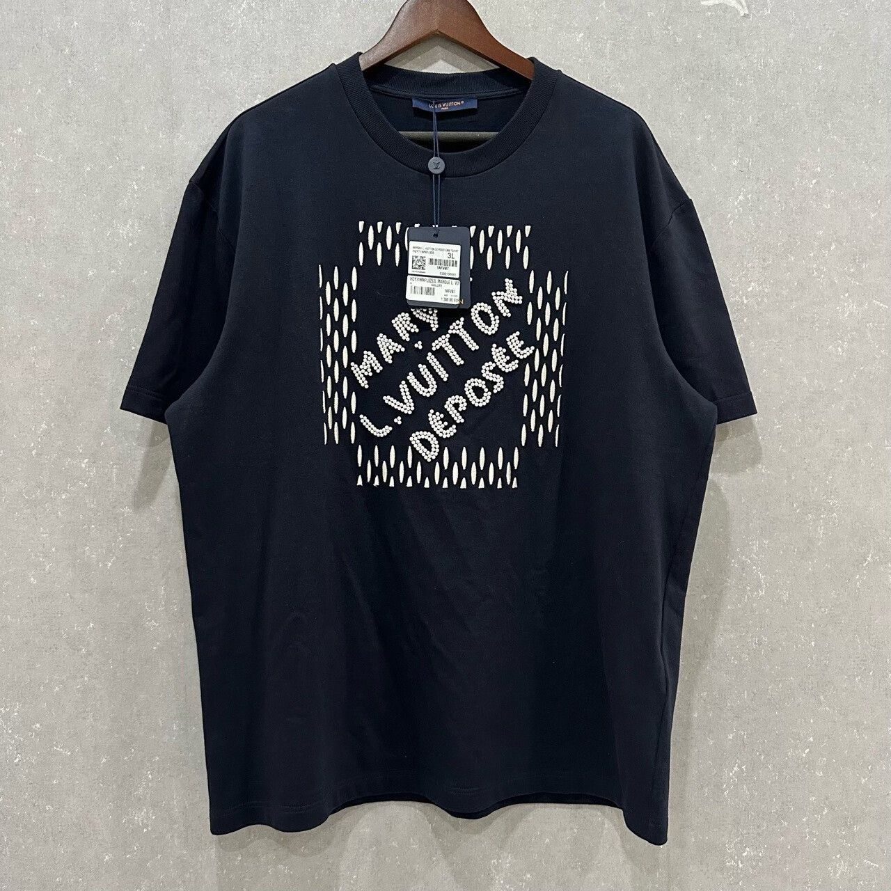Louis Vuitton Louis Vuitton x Pharrell Beaded Logo Tee Size US XXL / EU 58 / 5 - 1 Thumbnail