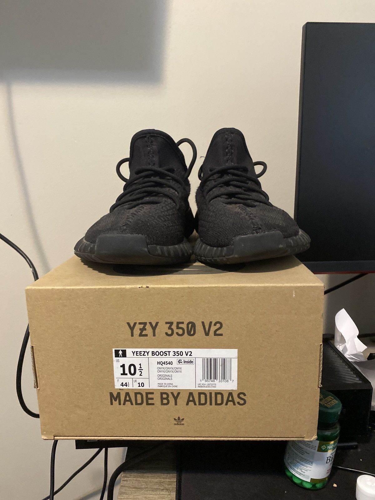 Yeezy Yeezy 350 v2 onyx Size US 10.5 / EU 43-44 - 6 Thumbnail