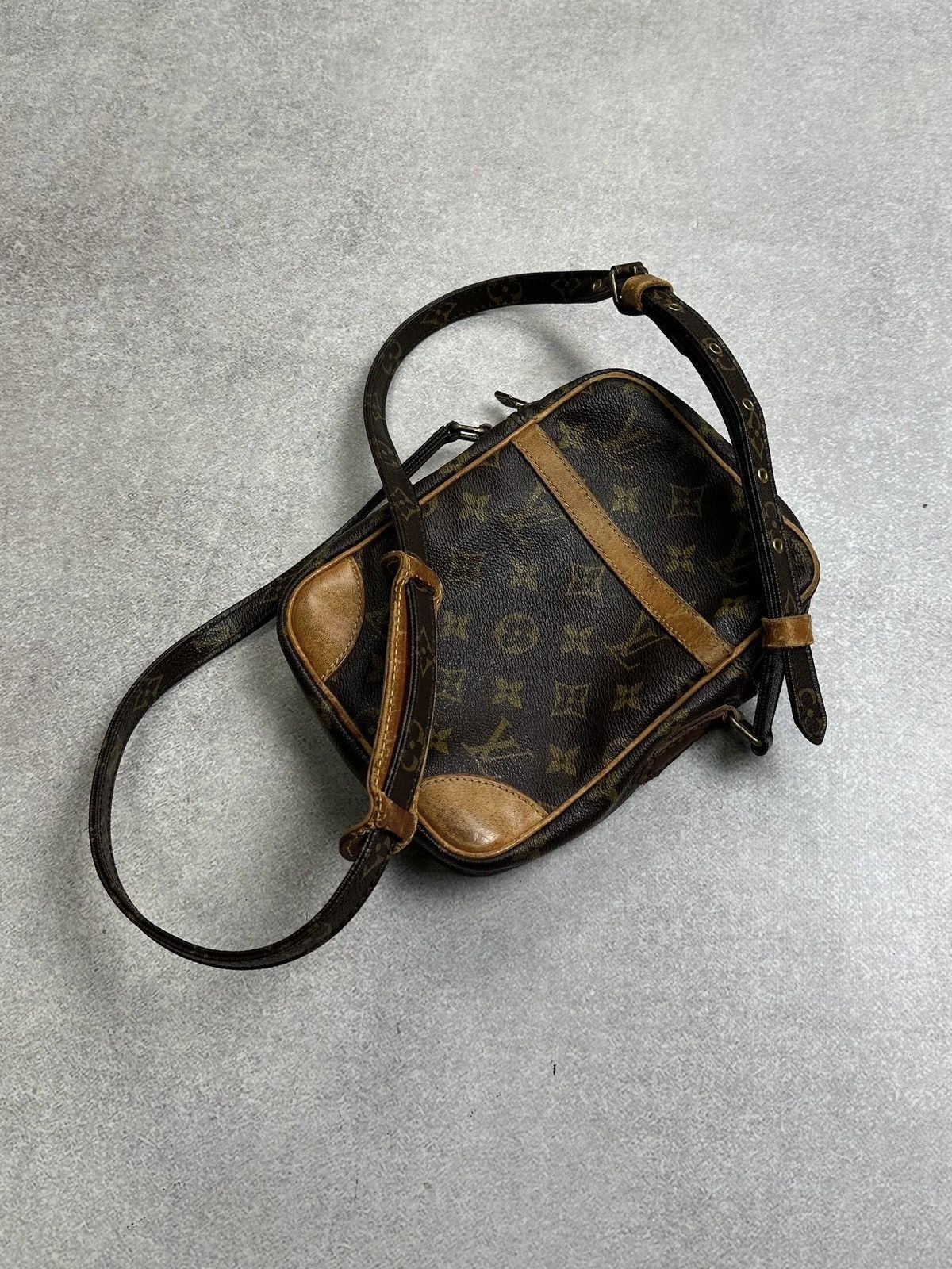 Louis Vuitton Vintage Louis Vuitton Crossbody Bag Rare Size ONE SIZE - 7 Thumbnail