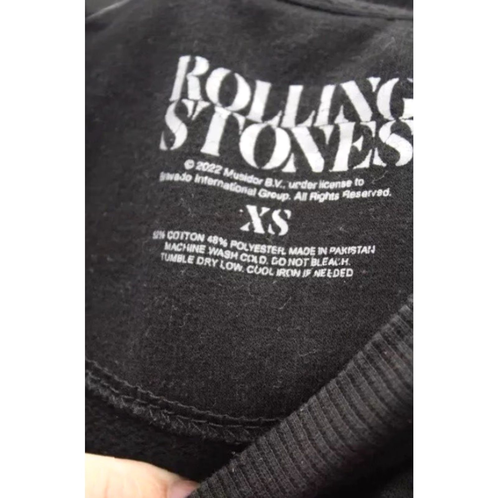 Logo 7 Women's Rolling Stone Black w/ Red Spiny Mouth Logo Graphic Sweater XS Size XS / US 0-2 / IT 36-38 - 3 Thumbnail