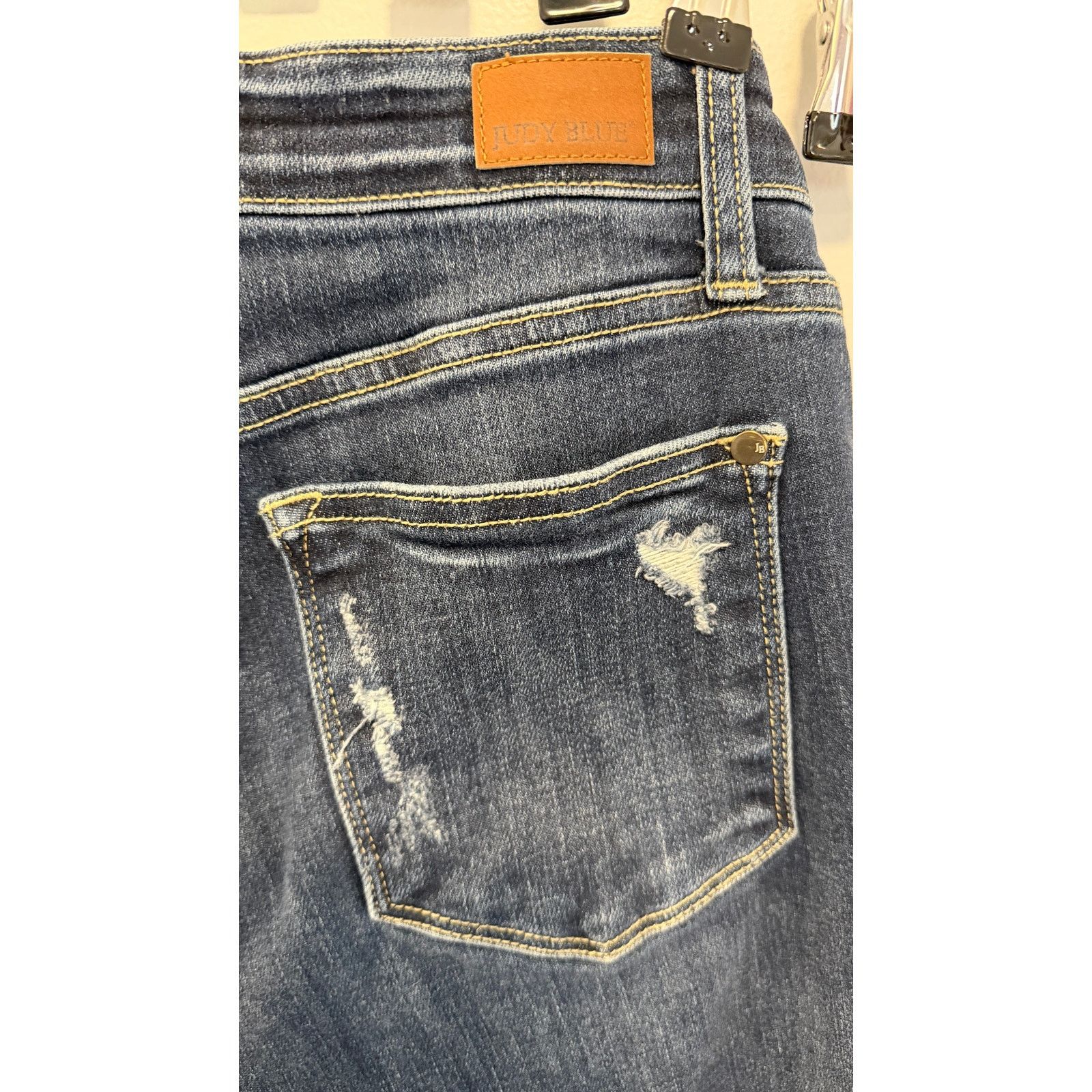 Judy Blue Judy Blue 5/27 Distressed Destroyed Straight Leg JB82534DK Size 26" / US 2 / IT 38 - 5 Thumbnail