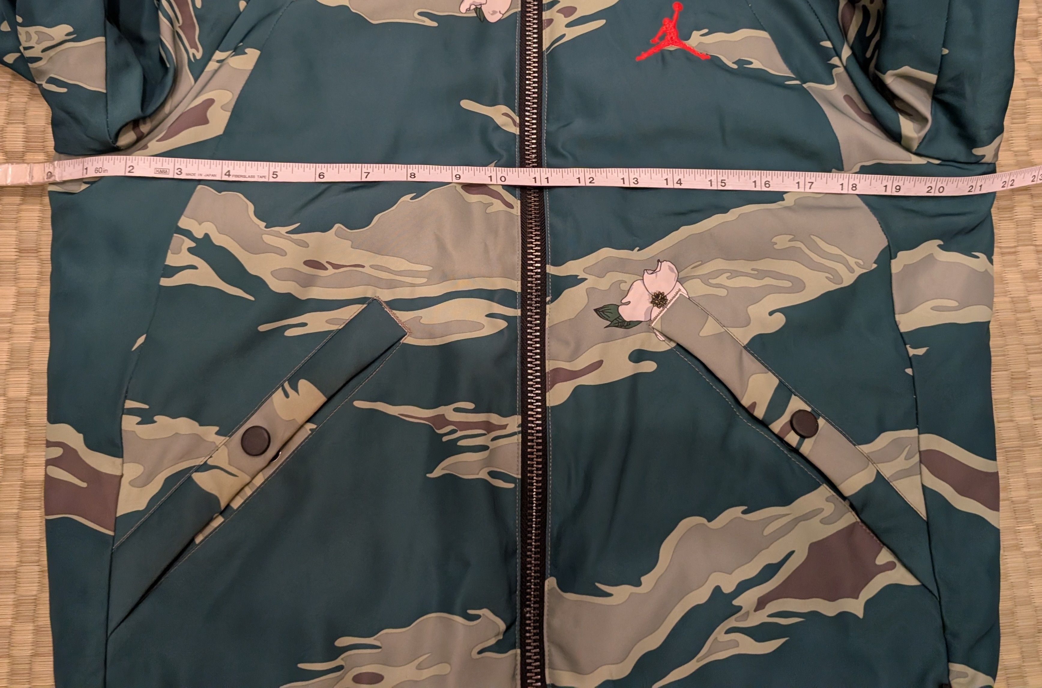 Nike Nike Air Jordan City of Flight Bomber Jacket Camo AT9005 010 Size US XS / EU 42 / 0 - 5 Thumbnail