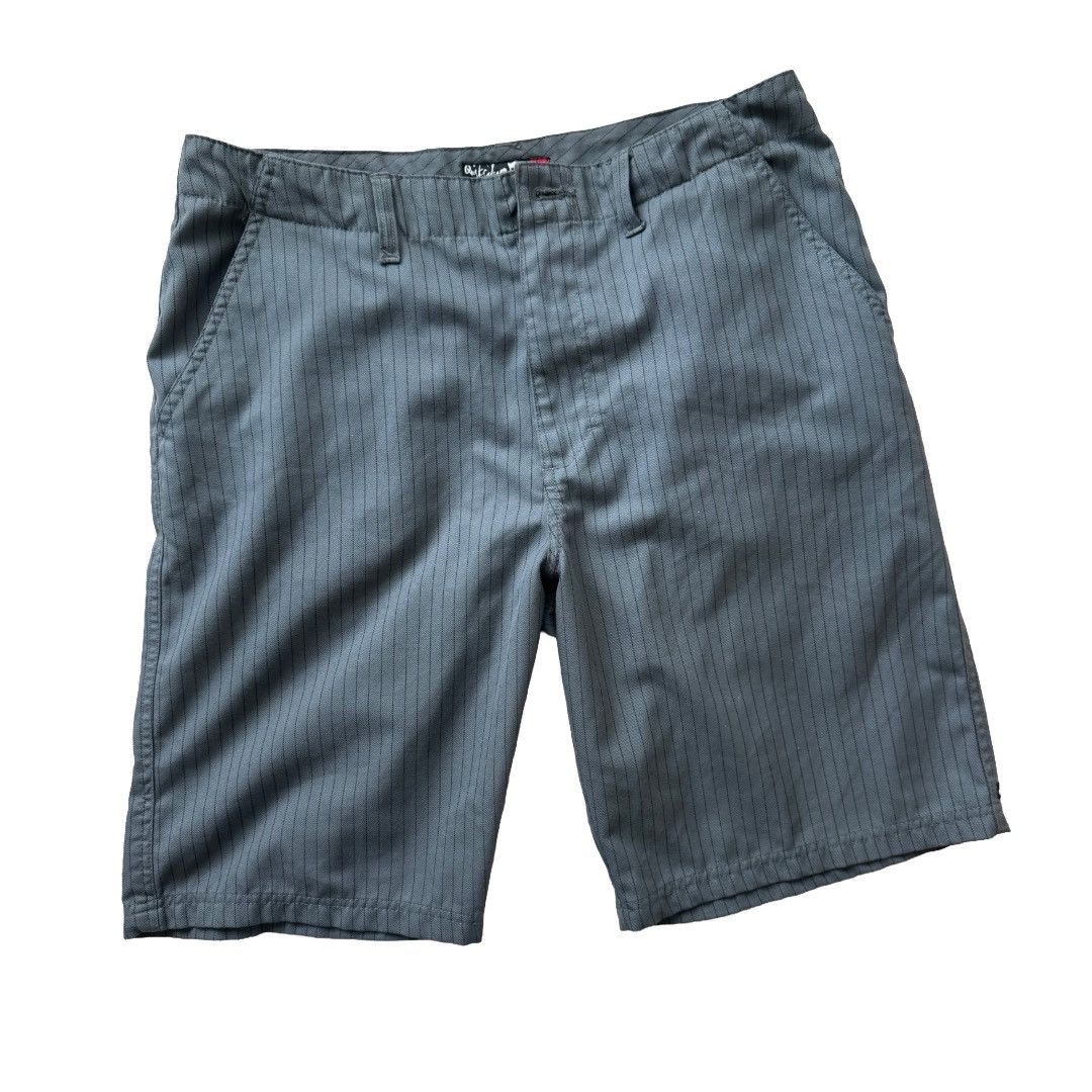 Quiksilver Quicksilver size 34 Grey striped shorts cyber y2k Size US 34 / EU 50 - 1 Thumbnail