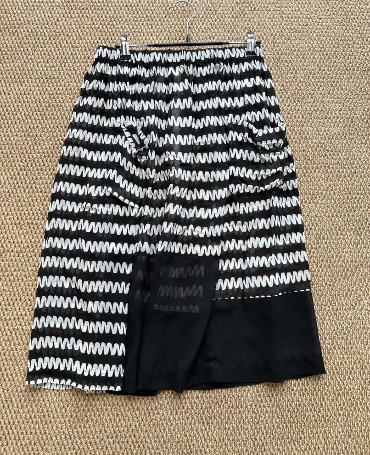 Comme des Garcons COMME des GARÇONS Black & White Wave Print Skirt K23 Size 24" / US 00 / IT 34 - 1 Thumbnail