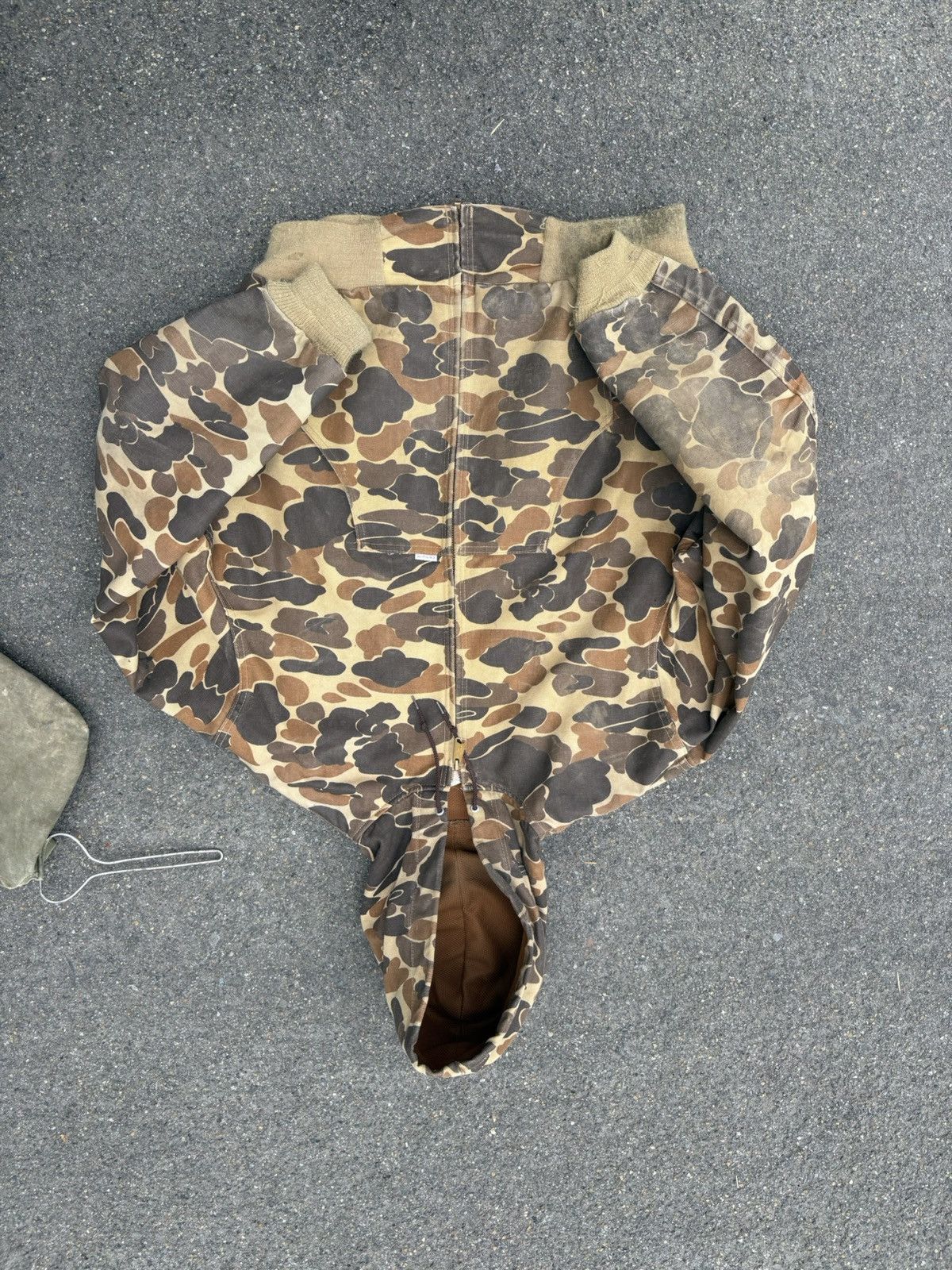 Vintage 80's carhartt made in usa duck camo hooded jacket