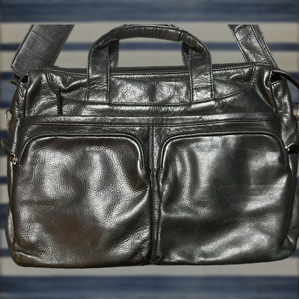 Revenge Levenger Black Leather Laptop Messenger Bag Briefcase Crossbody Travel Carry On - Women Large 15in Strap Pebbled Zip Size ONE SIZE - 1 Thumbnail