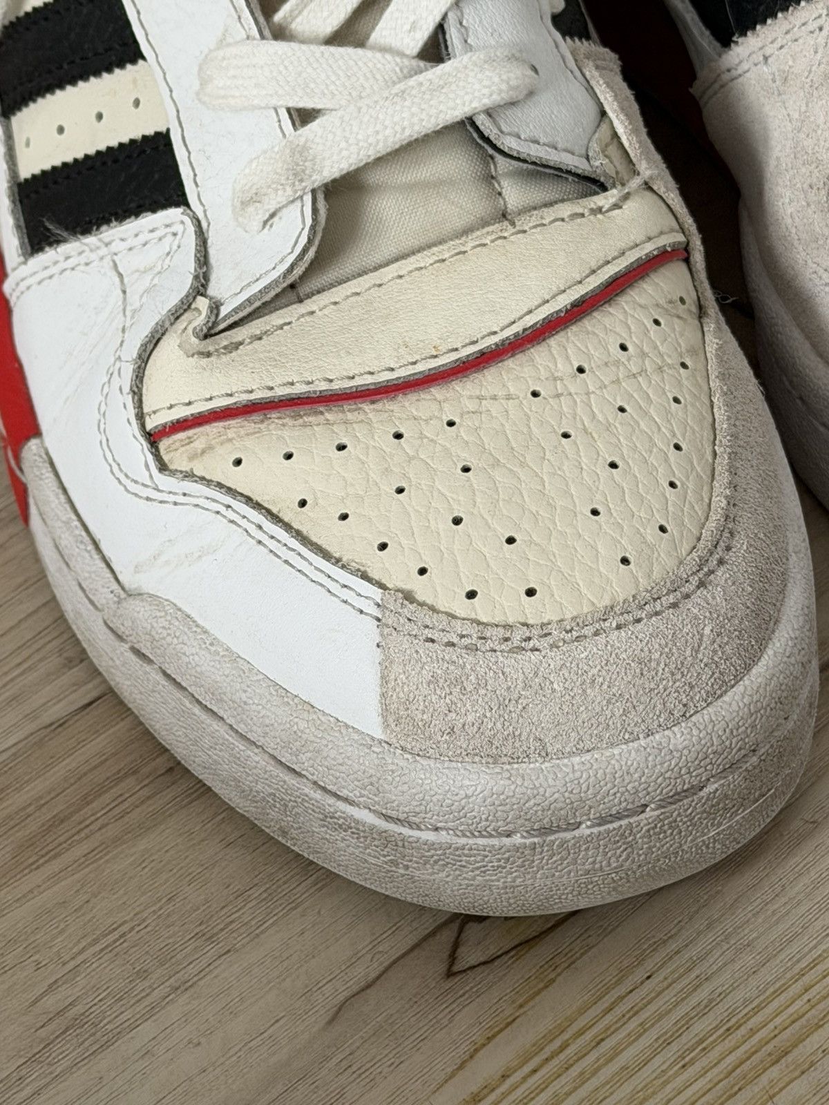 Adidas Adidas Forum Exhibit low in white vivid red Size US 8.5 / EU 41-42 - 6 Thumbnail