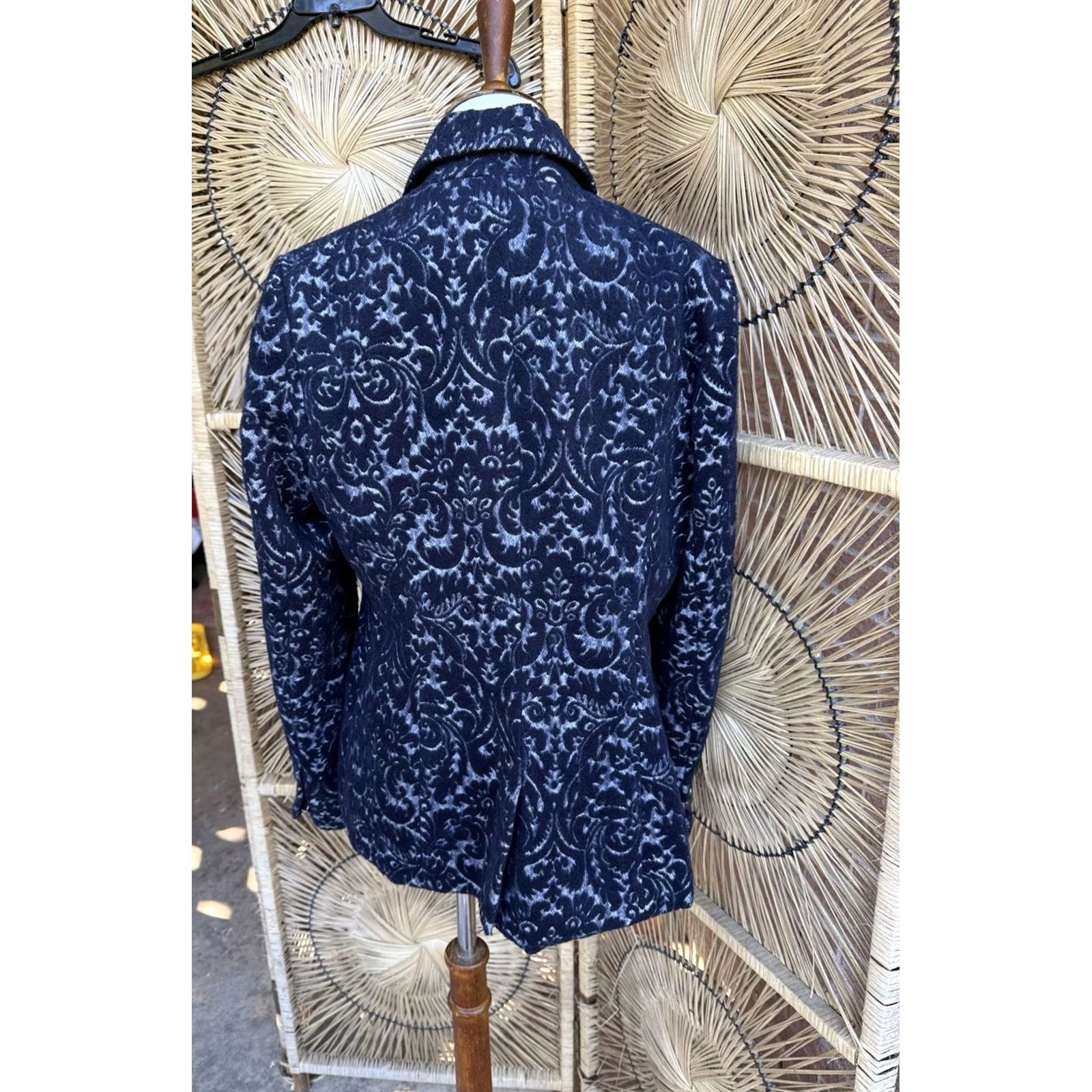 Vintage CAbi Blazer Jacket Jacquard Blue Wool Blend Flocked Pattern Size 6 Button Front Notch Lapel Lined Women’s Size M / US 6-8 / IT 42-44 - 5 Thumbnail