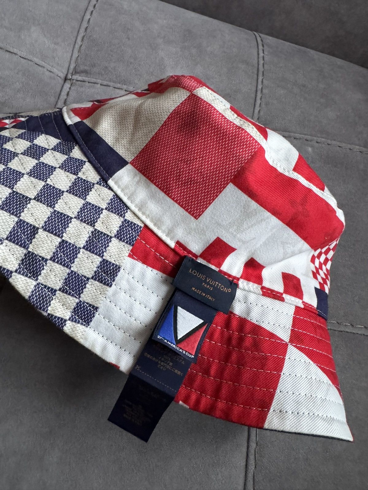 Louis Vuitton LOUIS VUITTON reversible bucket hat study description photos Size ONE SIZE - 14 Thumbnail