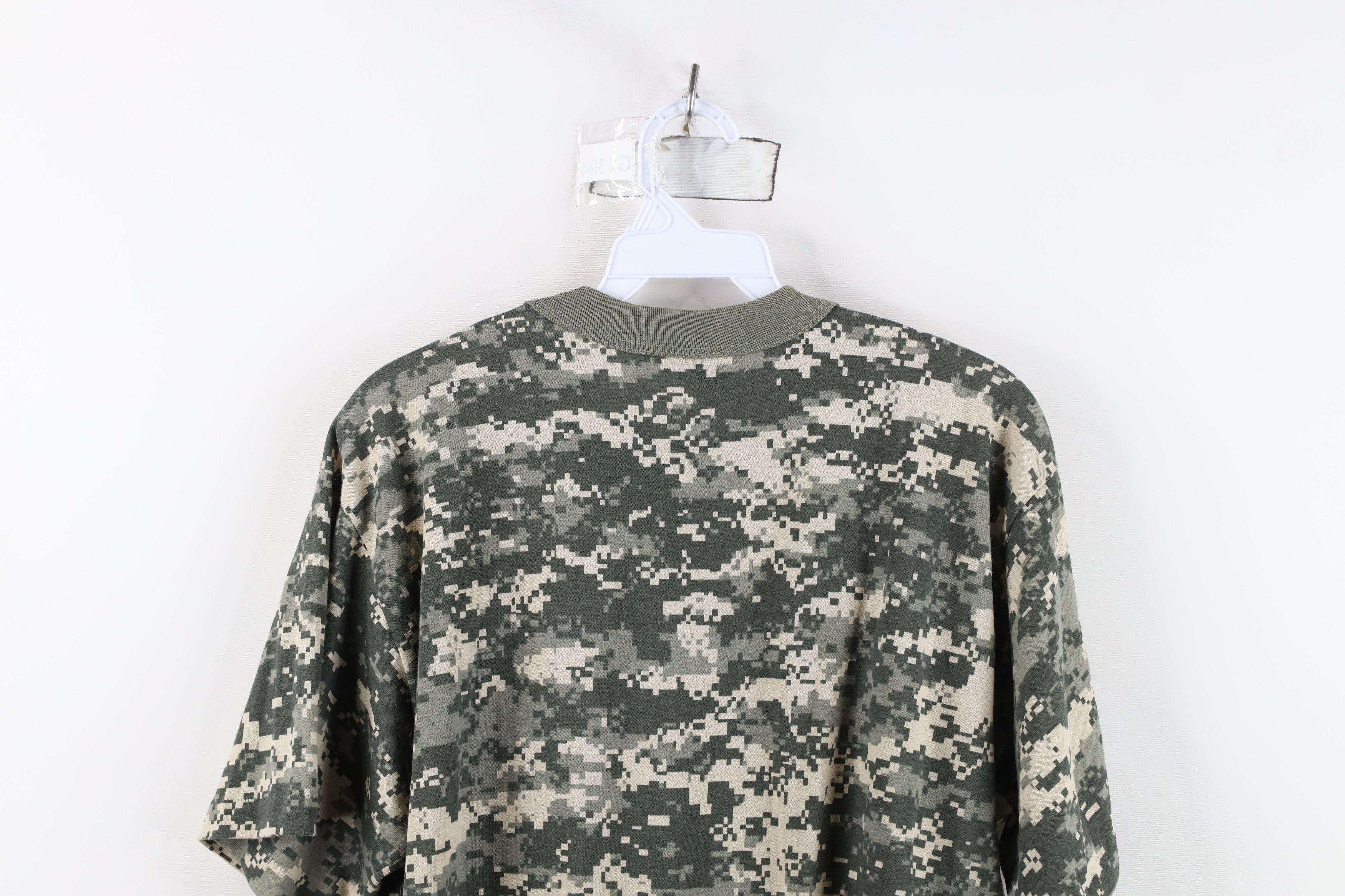 Vintage Vintage 90s Streetwear Digi Camouflage T-Shirt USA Size US L / EU 52-54 / 3 - 8 Thumbnail