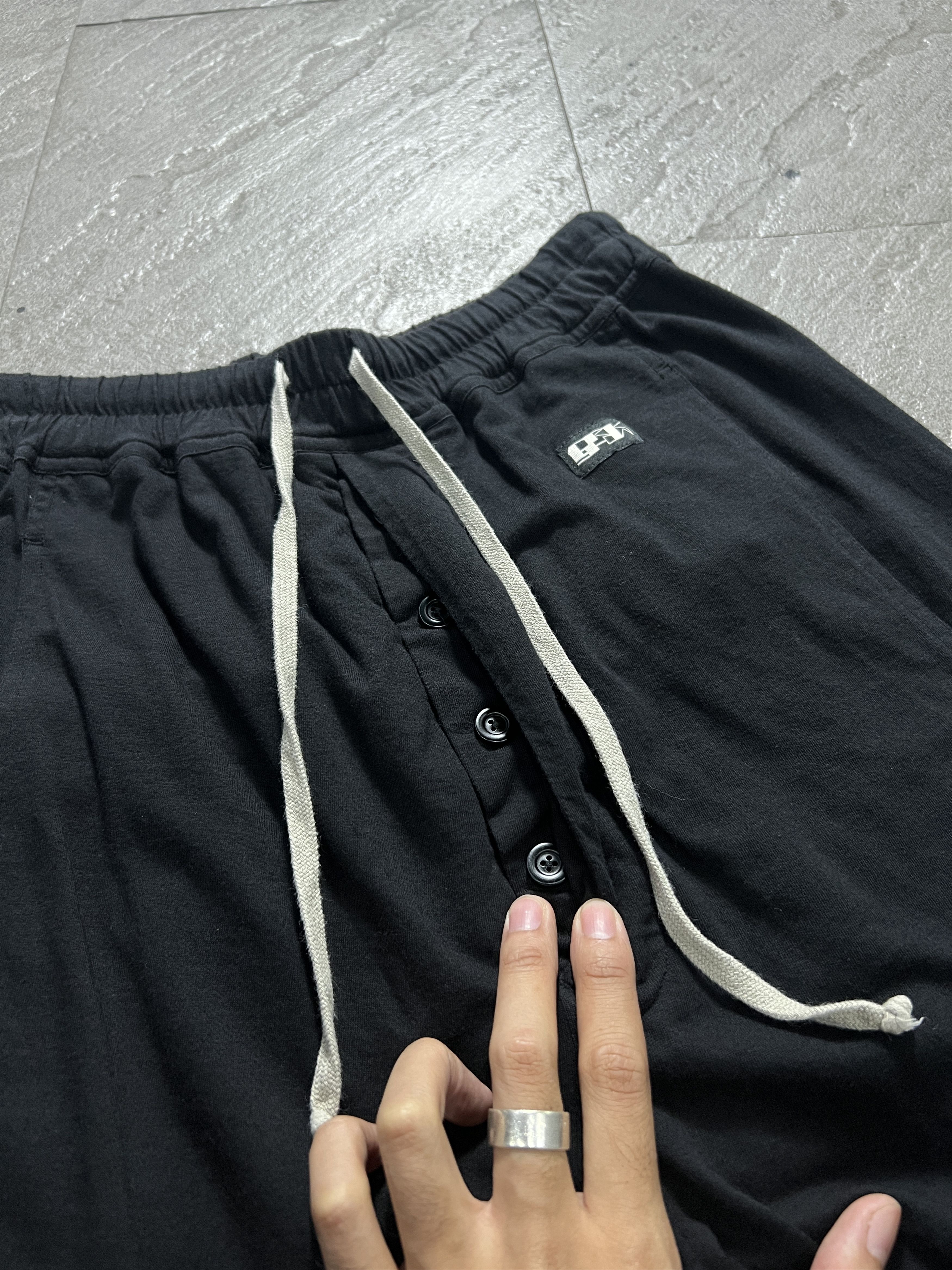 Rick Owens Drkshdw Rick Owens DRKSHDW Pods Shorts Black Size S Size US 30 / EU 46 - 4 Thumbnail