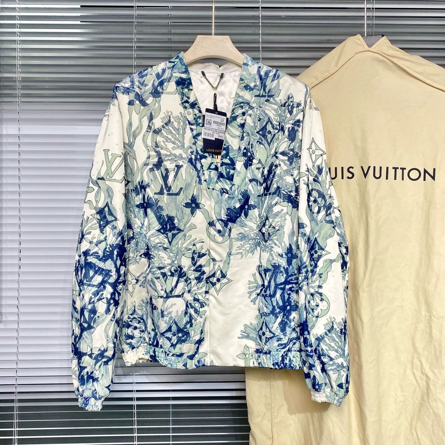 Louis Vuitton Louis Vuitton Spring 24 Sequin Print Jacket Size US L / EU 52-54 / 3 - 1 Thumbnail