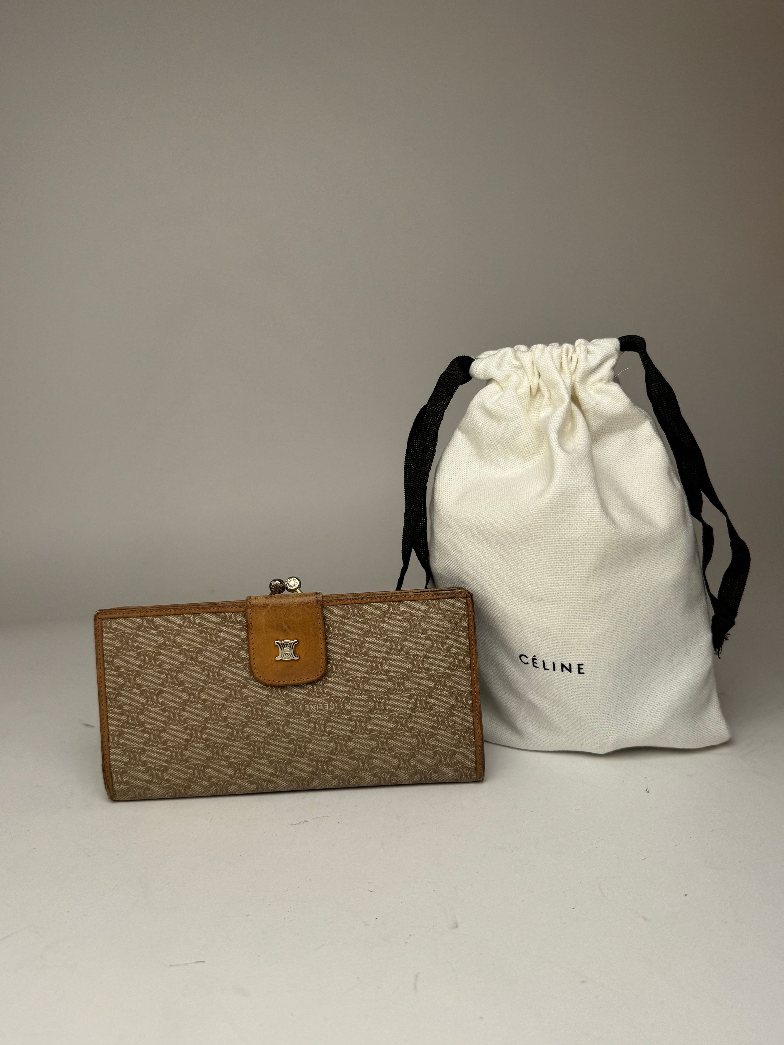 Celine Vintage Paris Triomphe Leather Wallet beige Size ONE SIZE - 1 Thumbnail