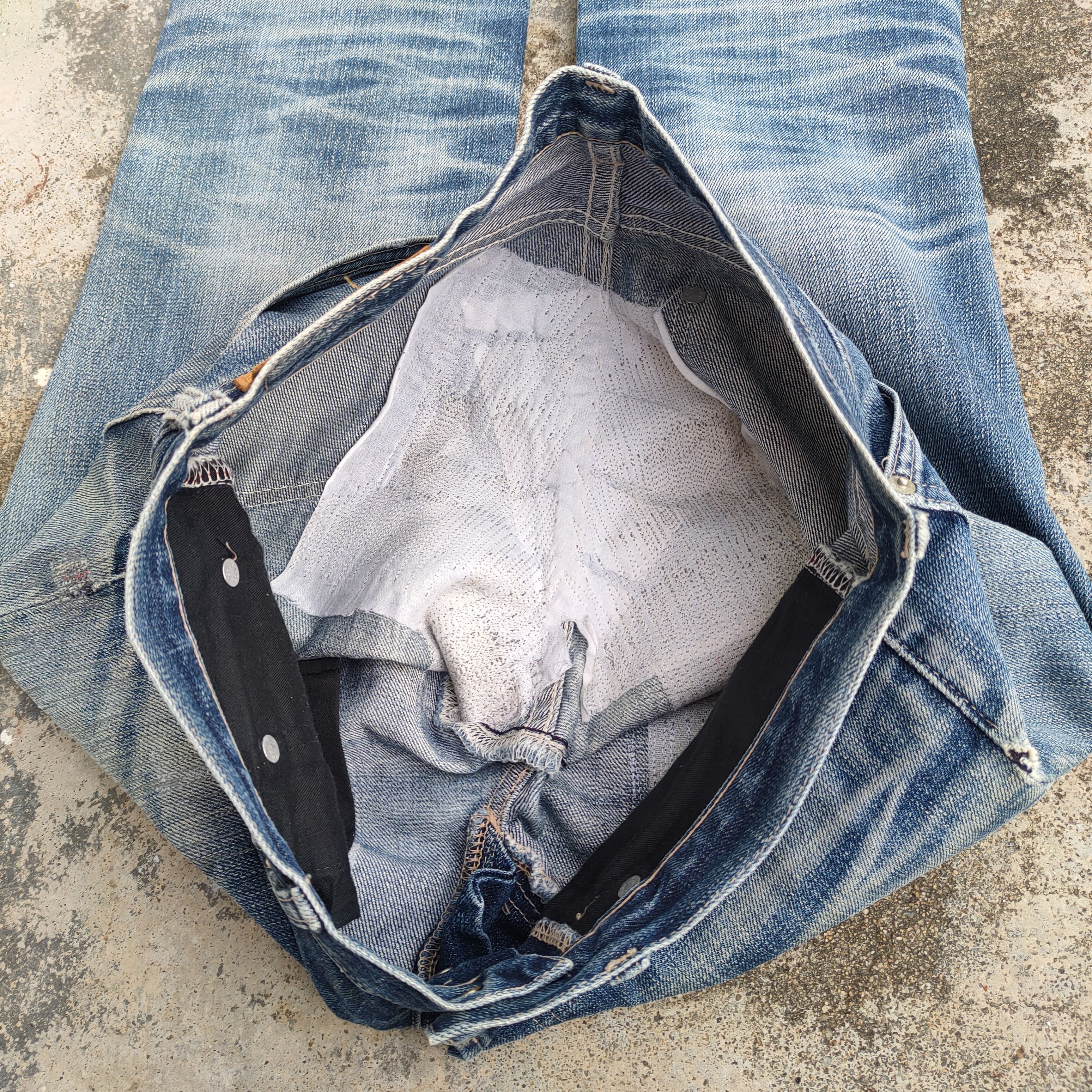 Levi's Vintage Clothing VINTAGE LEVI'S 599 BUTTON FLY FADED JEANS DENIM PANTS Size US 29 - 16 Thumbnail