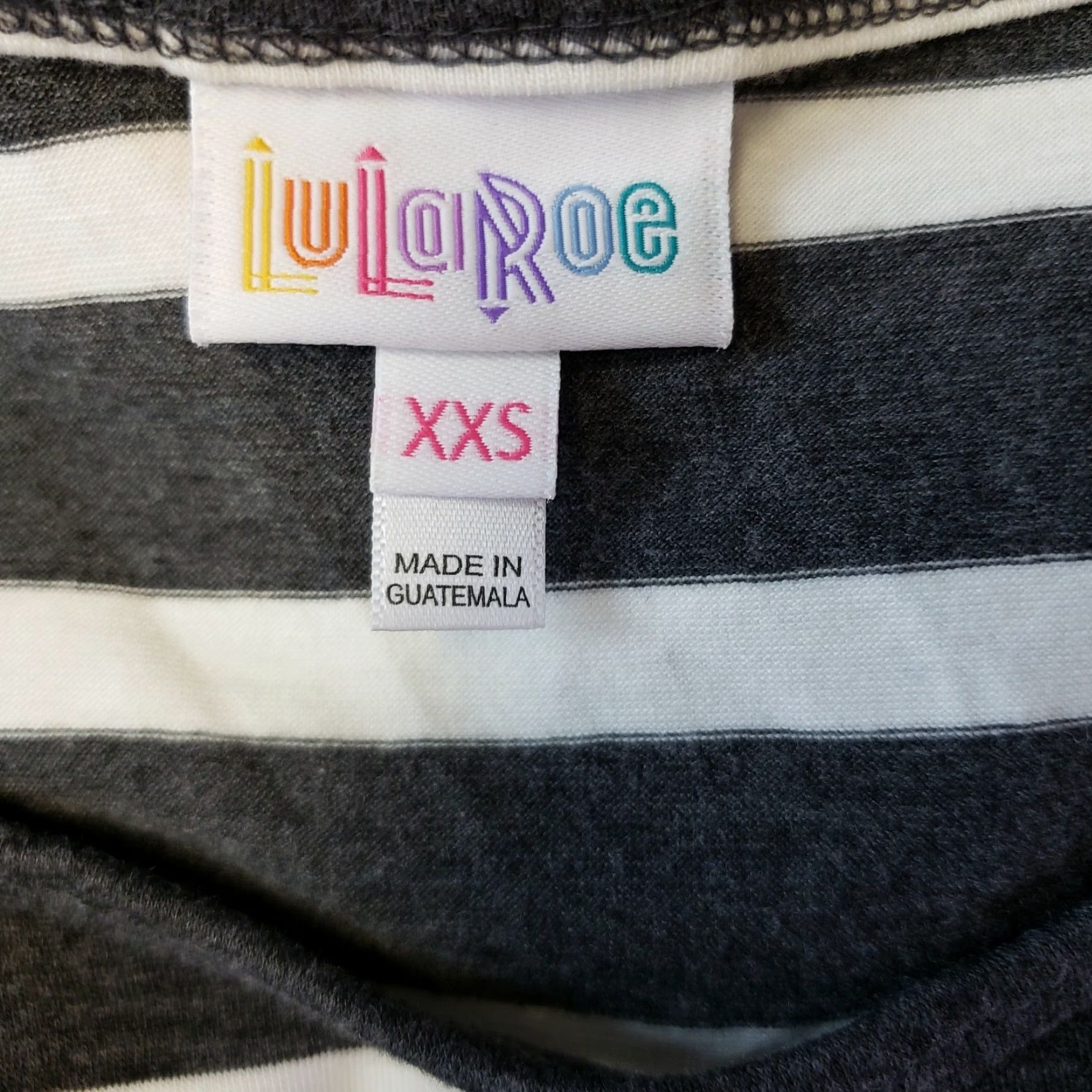 Vintage LuLaRoe Shirt Women 2XS Irma Top Gray White Striped Short Sleeve Casual Rounded Neck T-Shirt Size XXS / US 00 / IT 34 - 4 Thumbnail
