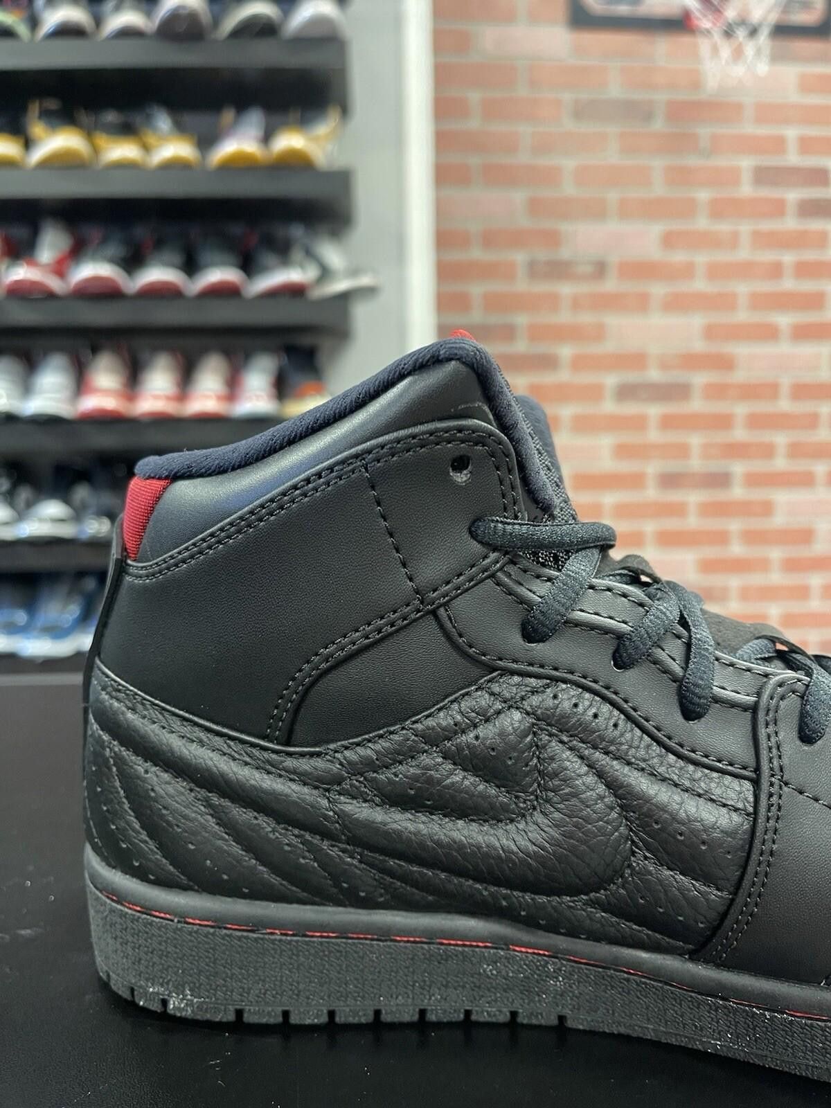 Jordan Brand Size 9 - Nike Air Jordan 1 Retro 99 Bred Last Shot 2014 Size US 9 / EU 42 - 7 Thumbnail