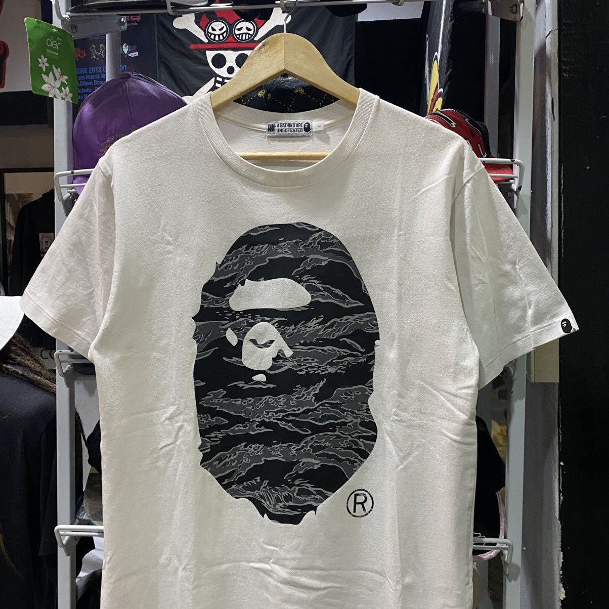 Bape × Undefeated BAPE x UNDEFEATED 5 STRIKES BIG HEAD CAMO TEE Size US L / EU 52-54 / 3 - 3 Thumbnail