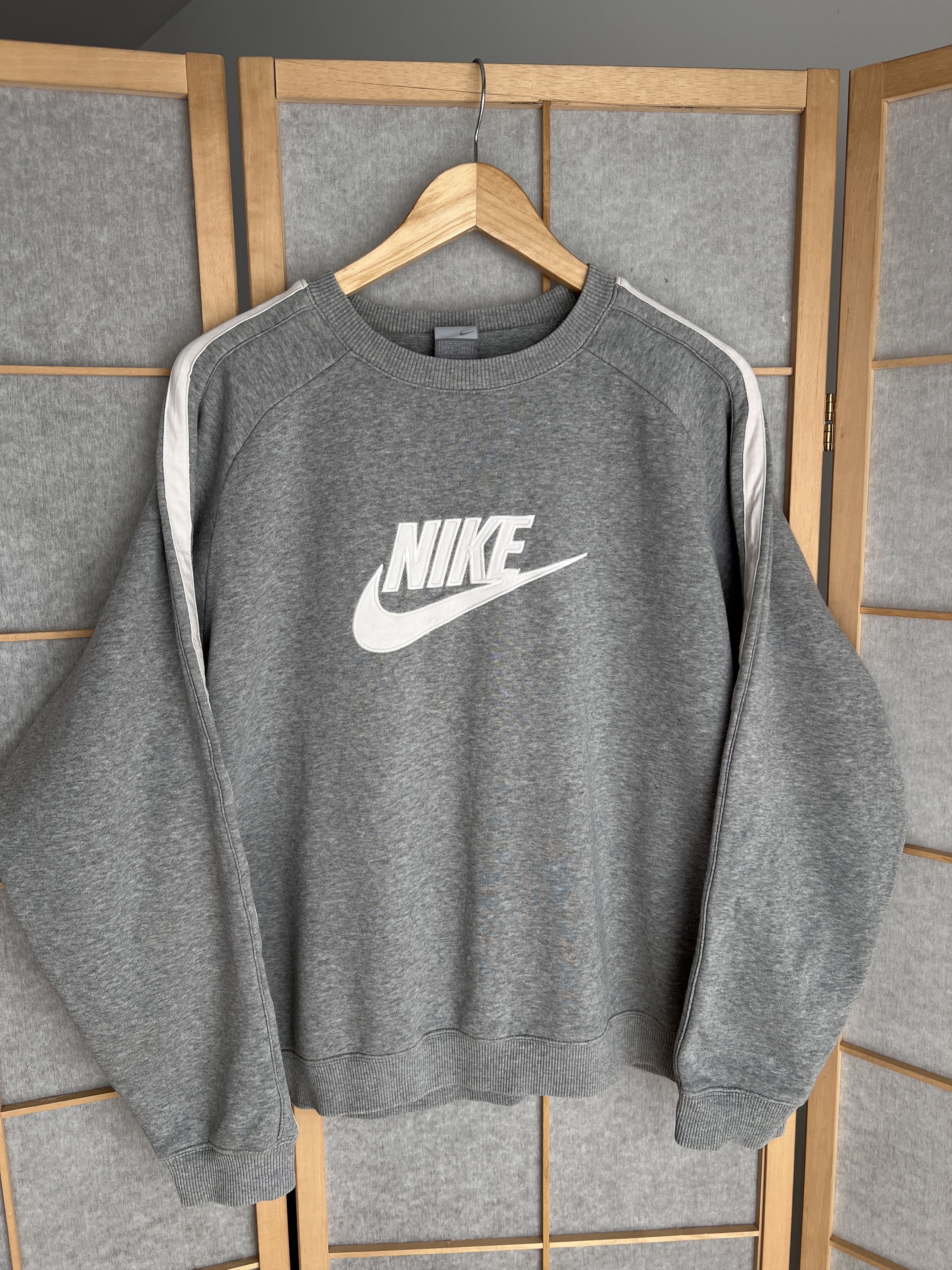 Nike 2000s Nike boxy sweatshirt big embroidered logotype swoosh M Size US M / EU 48-50 / 2 - 1 Thumbnail