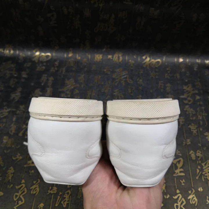 Louis Vuitton Louis Vuitton White Logo Sneakers for Men and Women -2508 Size US 5 / EU 37 - 2 Thumbnail