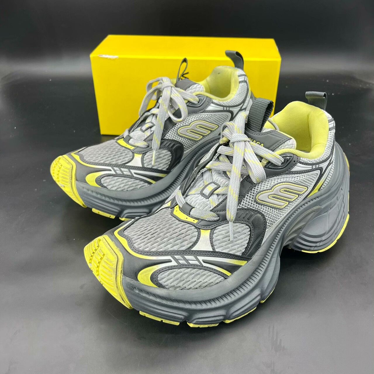 Balenciaga Balenciaga Yellow Lowtop Sneakers XL Men Size US 10 / EU 43 - 1 Thumbnail