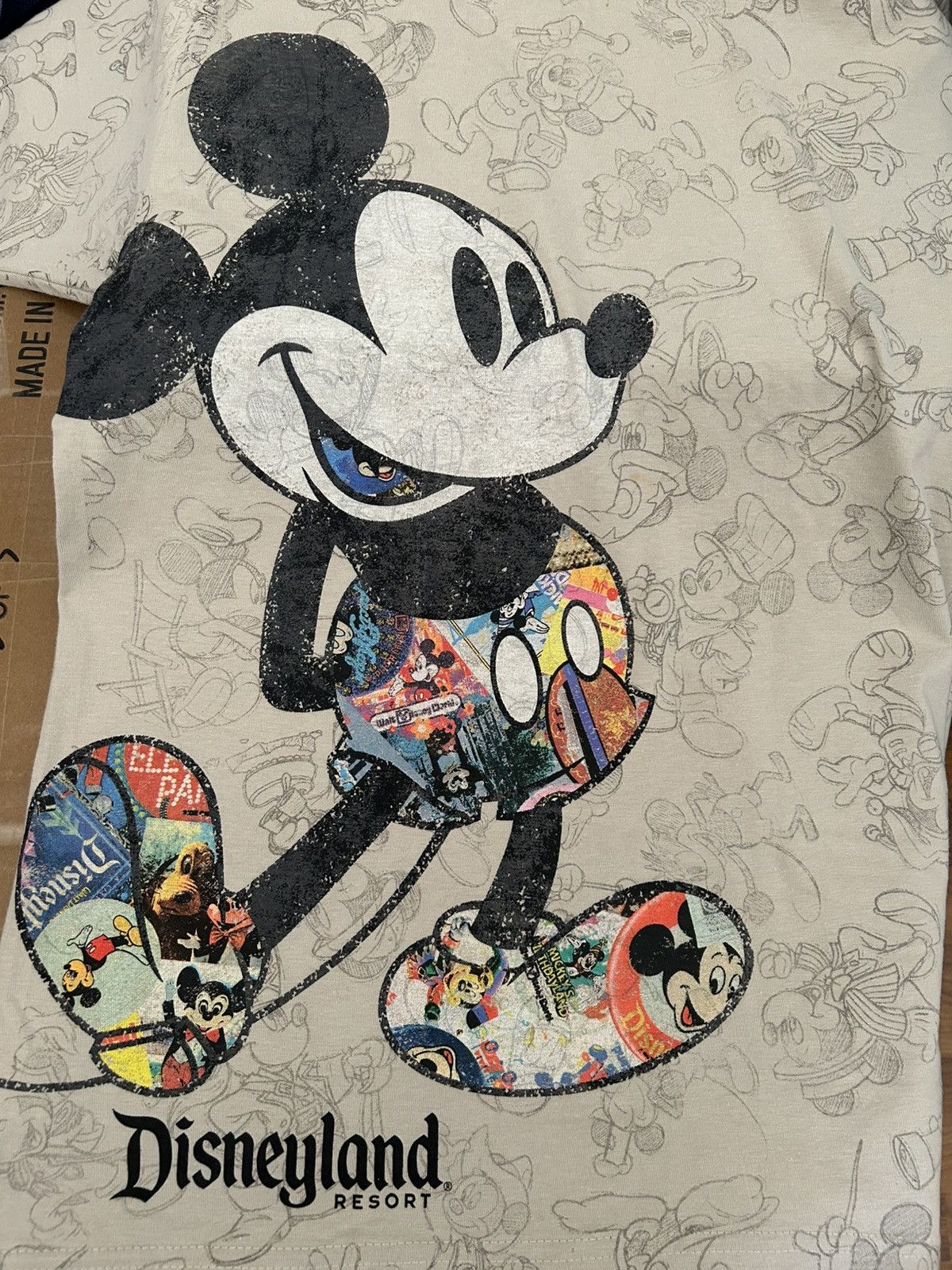 Disney vintage Disney Parks "It All Started with a Mouse" t-shirt. Size US XL / EU 56 / 4 - 4 Thumbnail