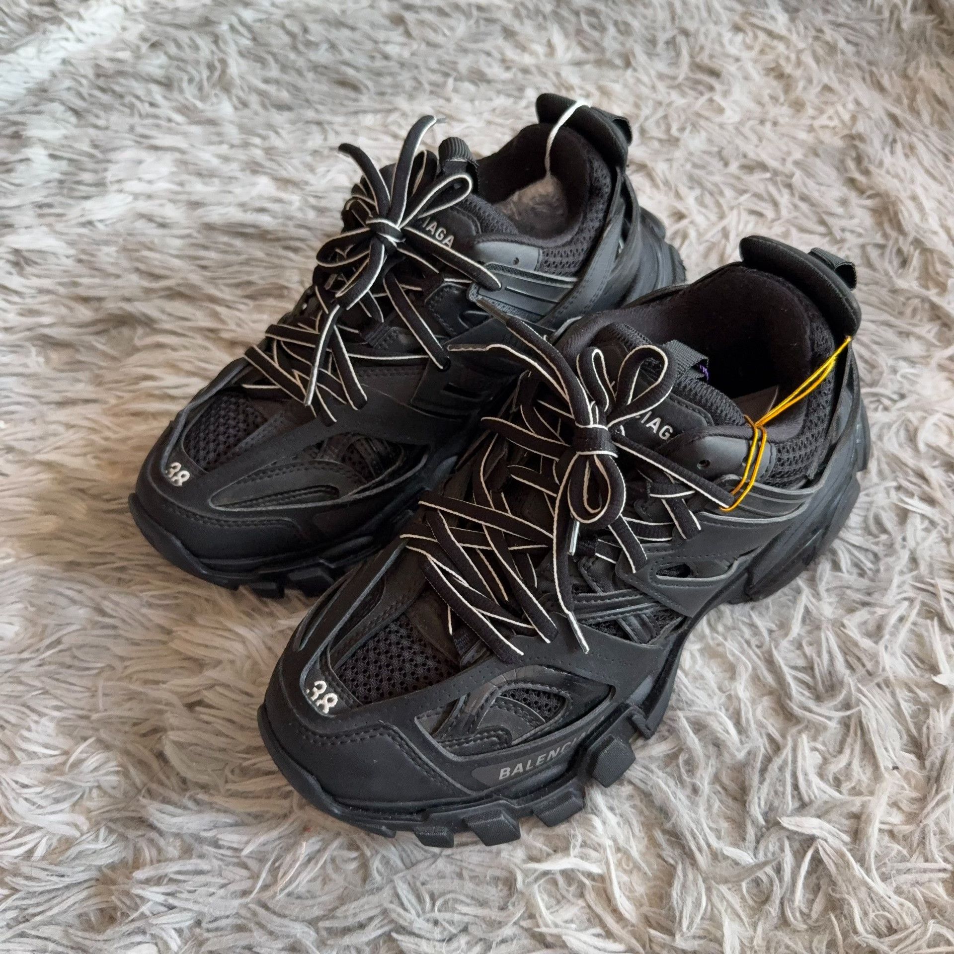 Balenciaga Balenciaga Black Lowtop Sneakers 38 Women Size US 7.5 / IT 37.5 - 1 Thumbnail