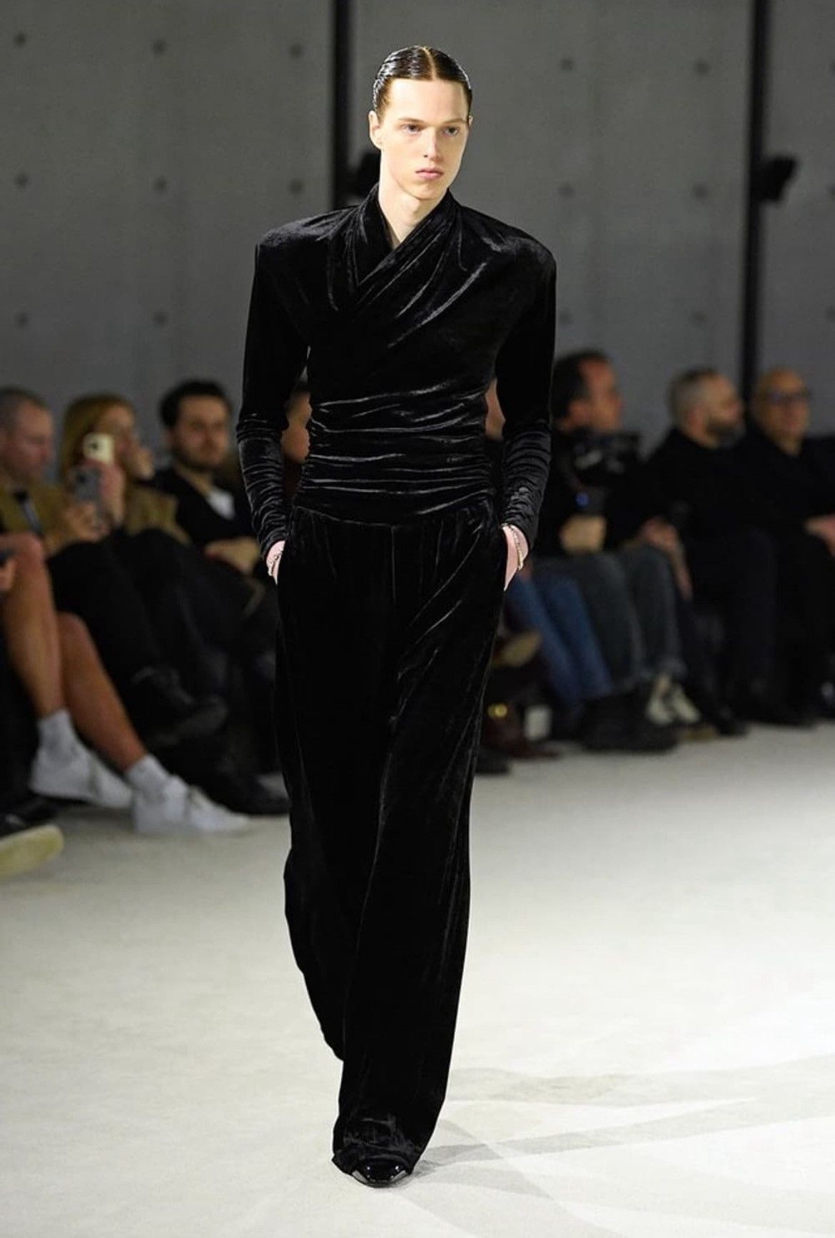Saint Laurent Paris Saint laurent aw23 velvet top Size US M / EU 48-50 / 2 - 1 Thumbnail