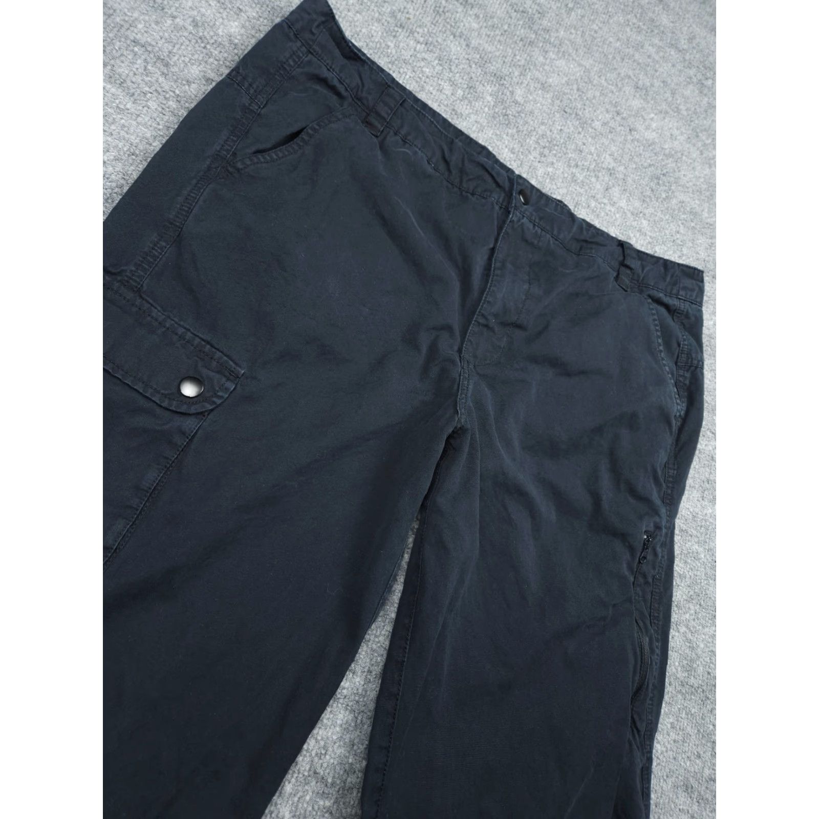 Nike Nike Cargo Pants Mens 34 Pants Black 100% Cotton Zip Pocket Wide Leg Logo Embroidered Straight Inseam 32 Casual Travel Nike Heritage Regular Men Size US 34 / EU 50 - 3 Thumbnail