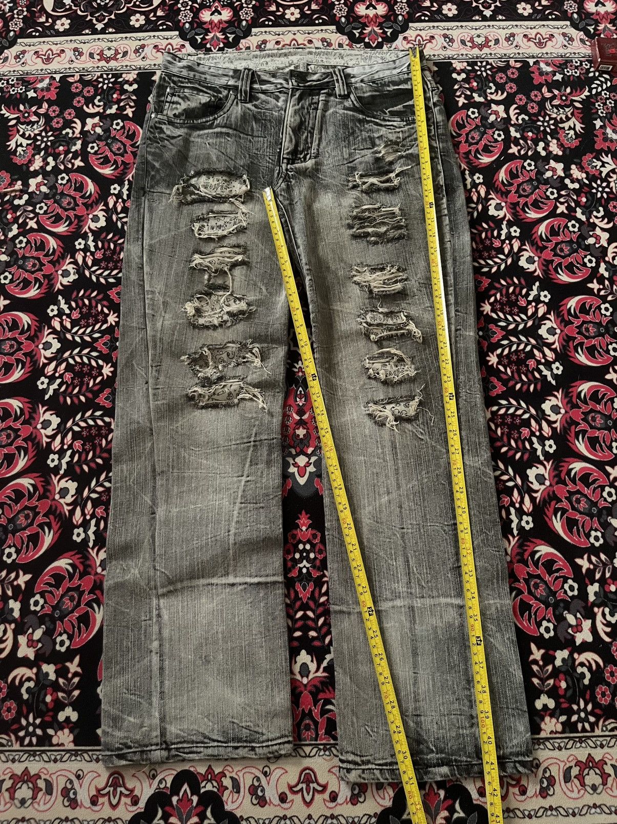 Le Grande Bleu (L.G.B.) ⚡️Trashed⚡️Vintage Japan Grunge Light Grey Distressed Jeans Size US 33 - 13 Thumbnail
