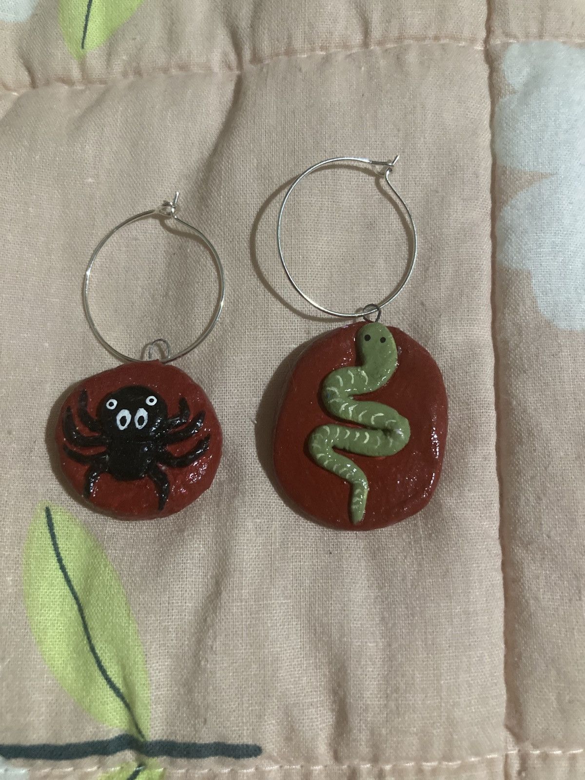 Other Spider and snake mismatched earrings Size ONE SIZE - 1 Thumbnail