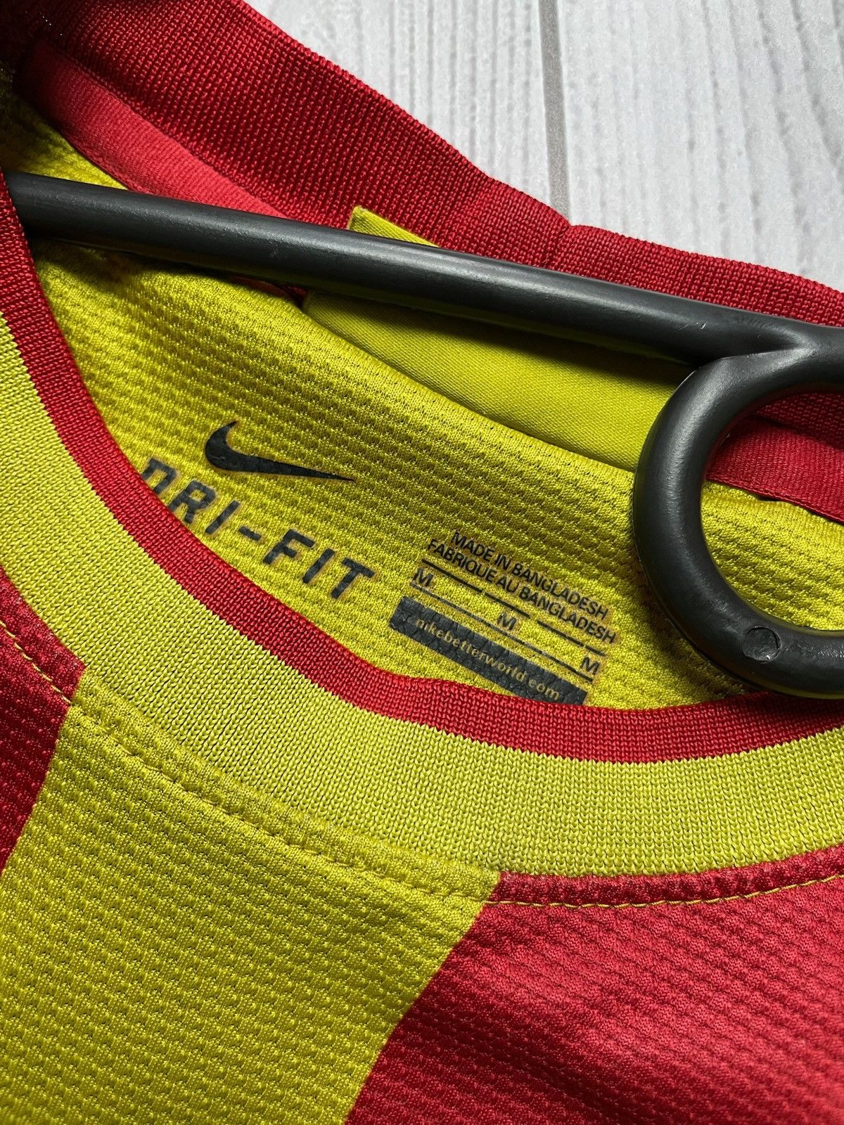 Vintage Vintage Nike Barcelona soccer jersey 11 Neymar rare size M Size US M / EU 48-50 / 2 - 6 Thumbnail