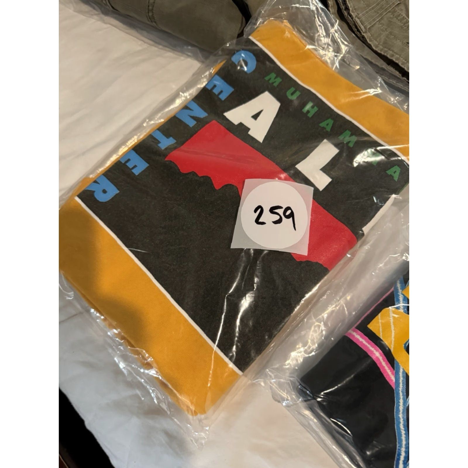 Vintage VINTAGE Muhammad Ali Center Shirt 90s T-Shirt Size L Mens Yellow 90s Gildan Center Shirt Men L Size US L / EU 52-54 / 3 - 6 Thumbnail