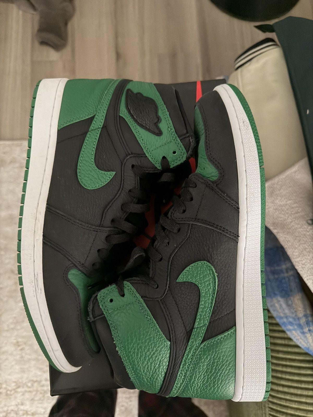 Jordan Brand Jordan 1 Forest Green Size US 10.5 / EU 43-44 - 2 Thumbnail