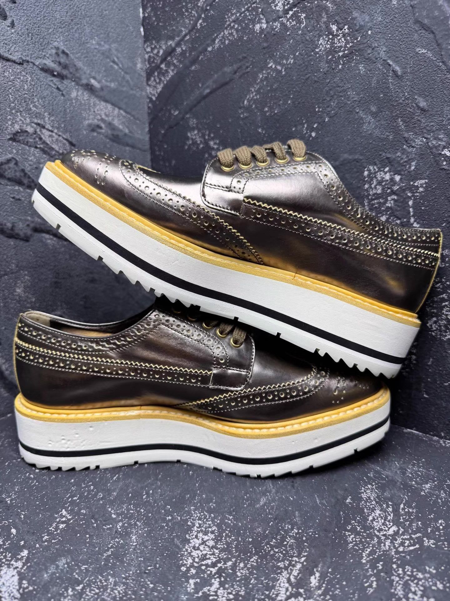 Prada Prada Gold Platform Sneakers Q10 Size US 5 / IT 35 - 4 Thumbnail
