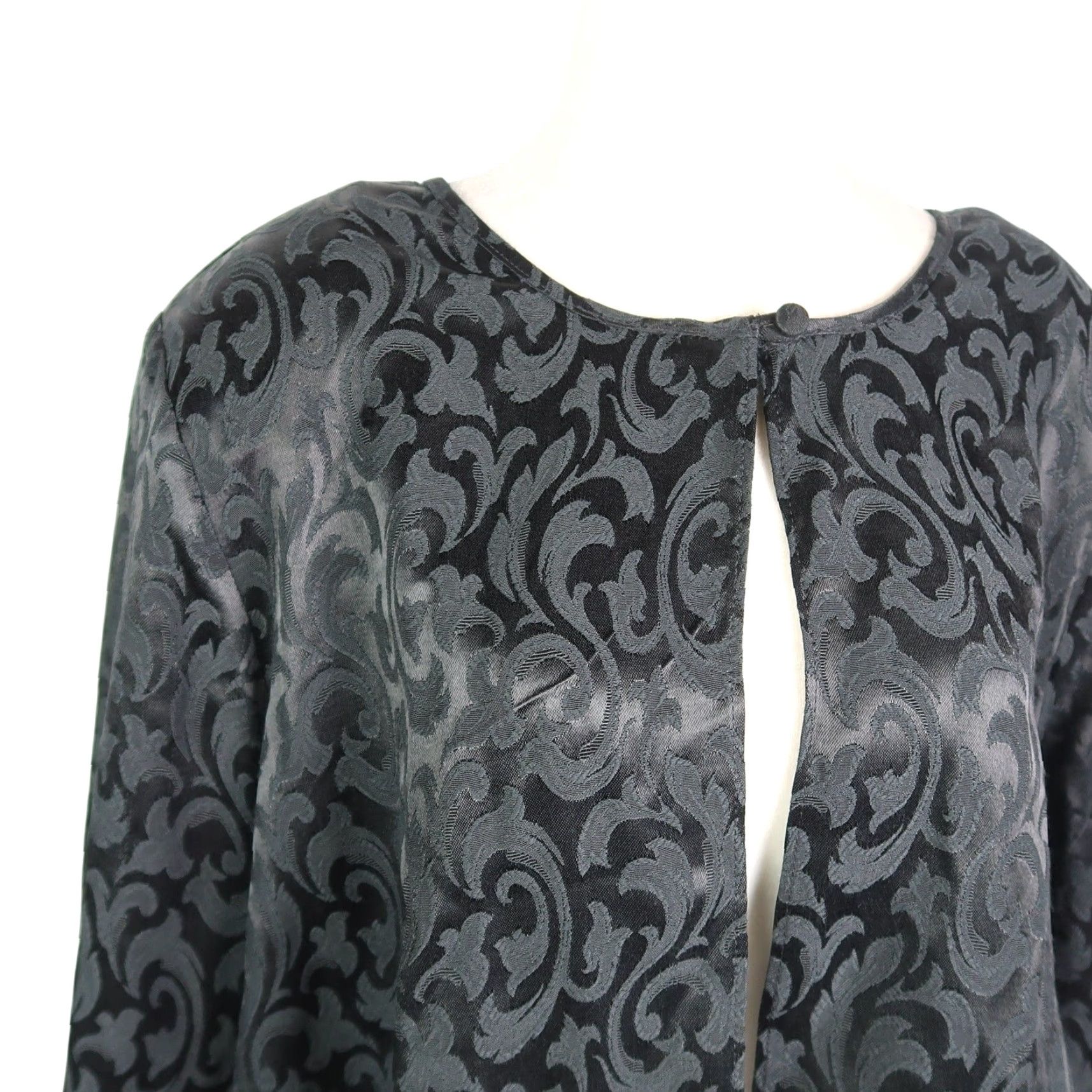 Vintage VINTAGE Von Bramlett Black Damask Print Crop Bolero Evening Jacket, 20W, Long Sleeve, Button Closure, 90s Era, Formal/Cashion, Women Size 3XL / US 20-22 - 2 Thumbnail