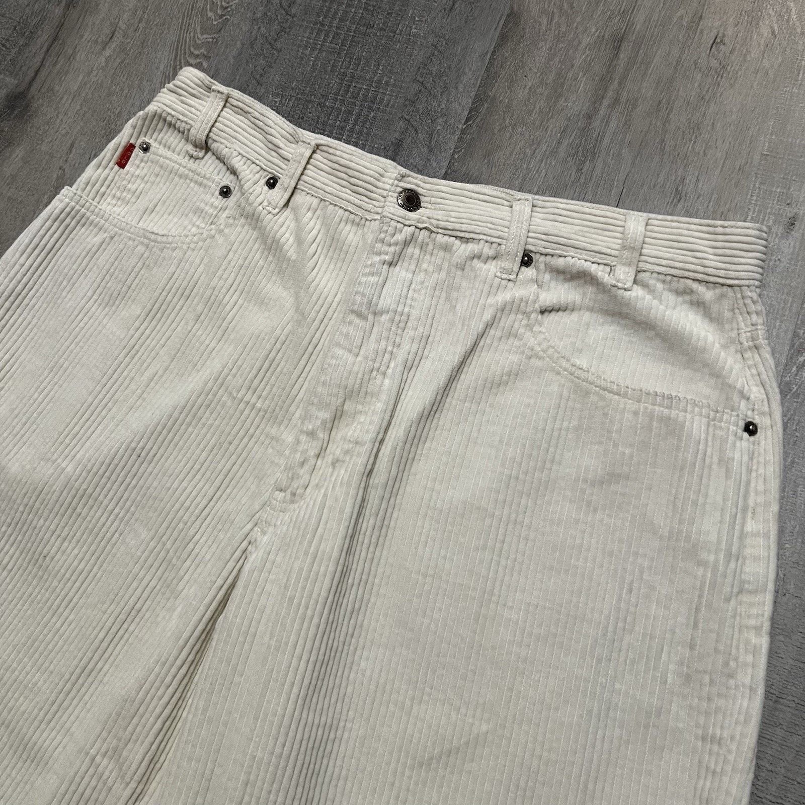Bugle Boy VTG Bugle Boy Big & Baggy White Corduroy Gold Crest Shorts Size 36" / US 14 / IT 50 - 3 Thumbnail